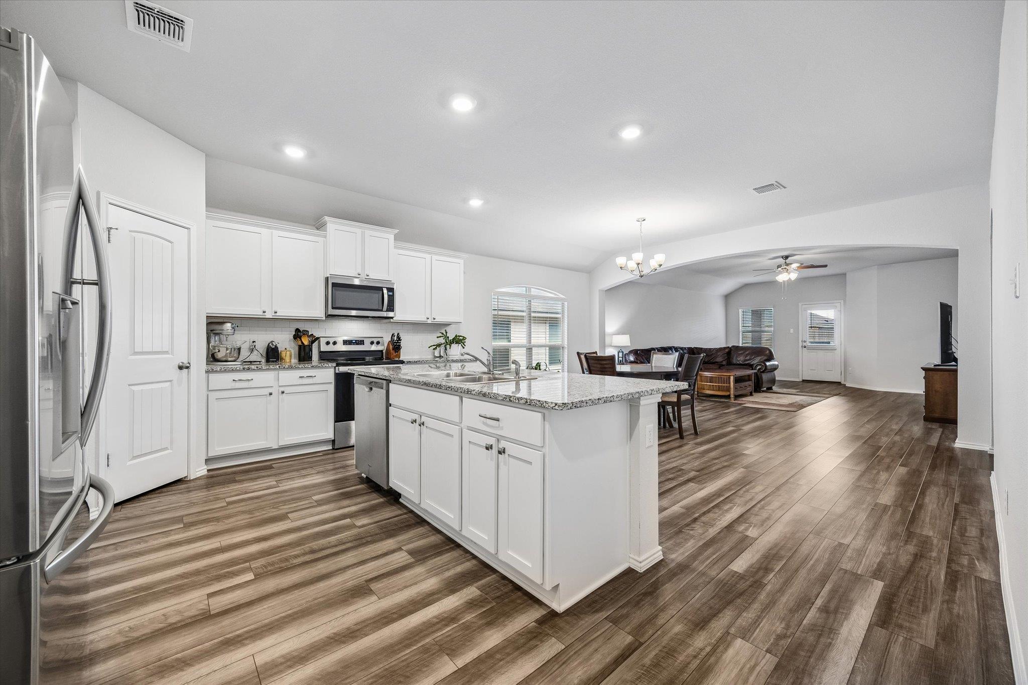 168 Onna St, Taylor, TX 76574