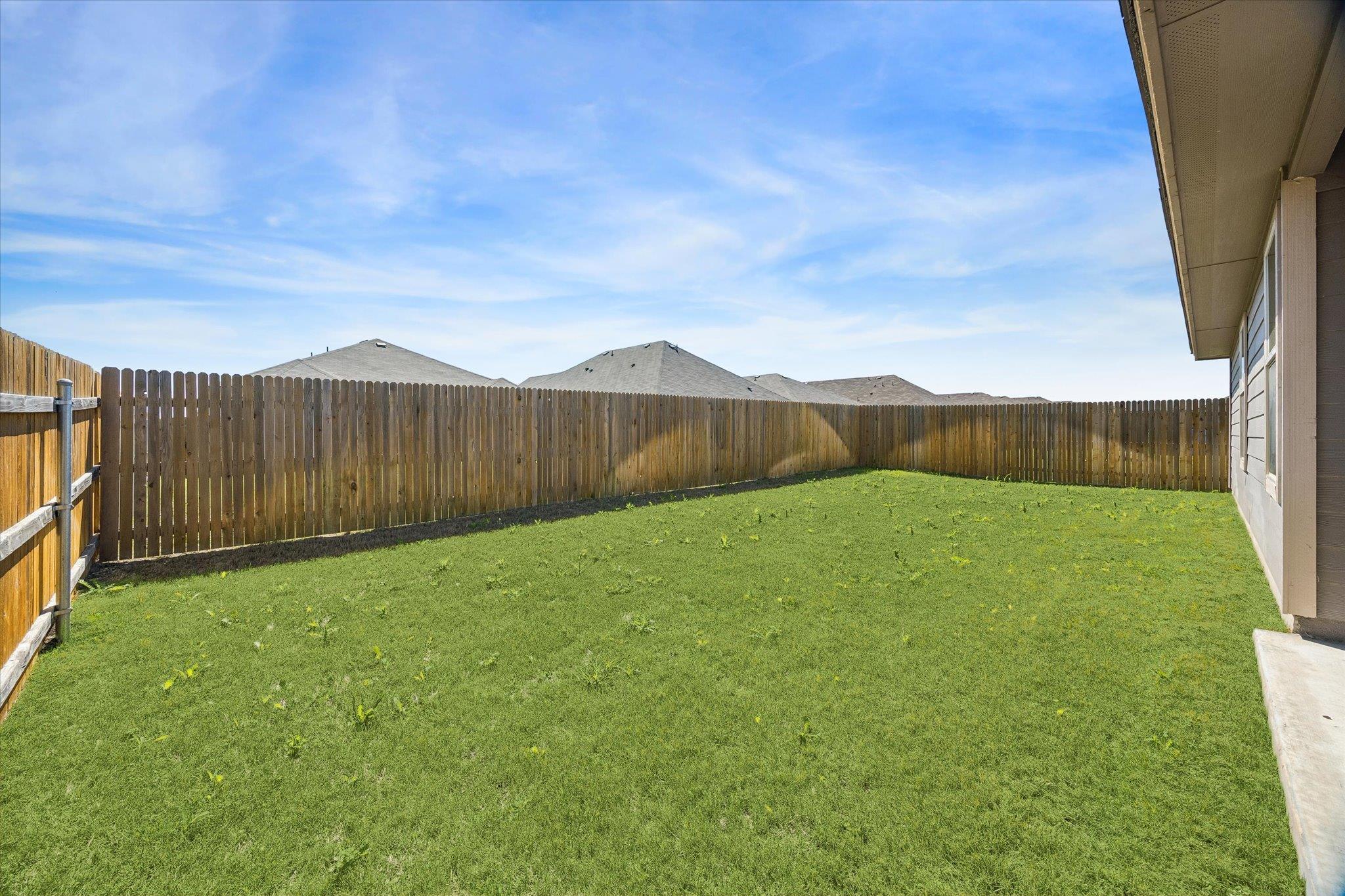 168 Onna St, Taylor, TX 76574