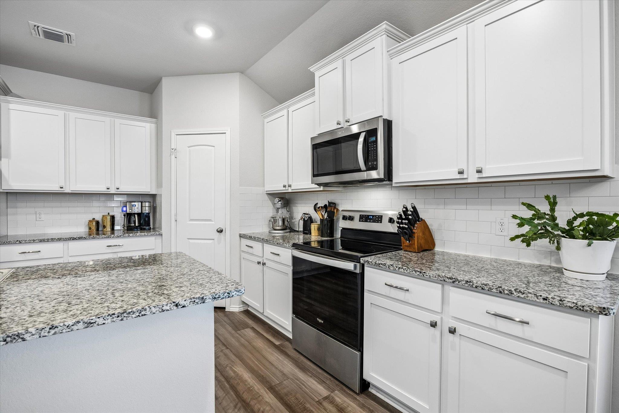 168 Onna St, Taylor, TX 76574