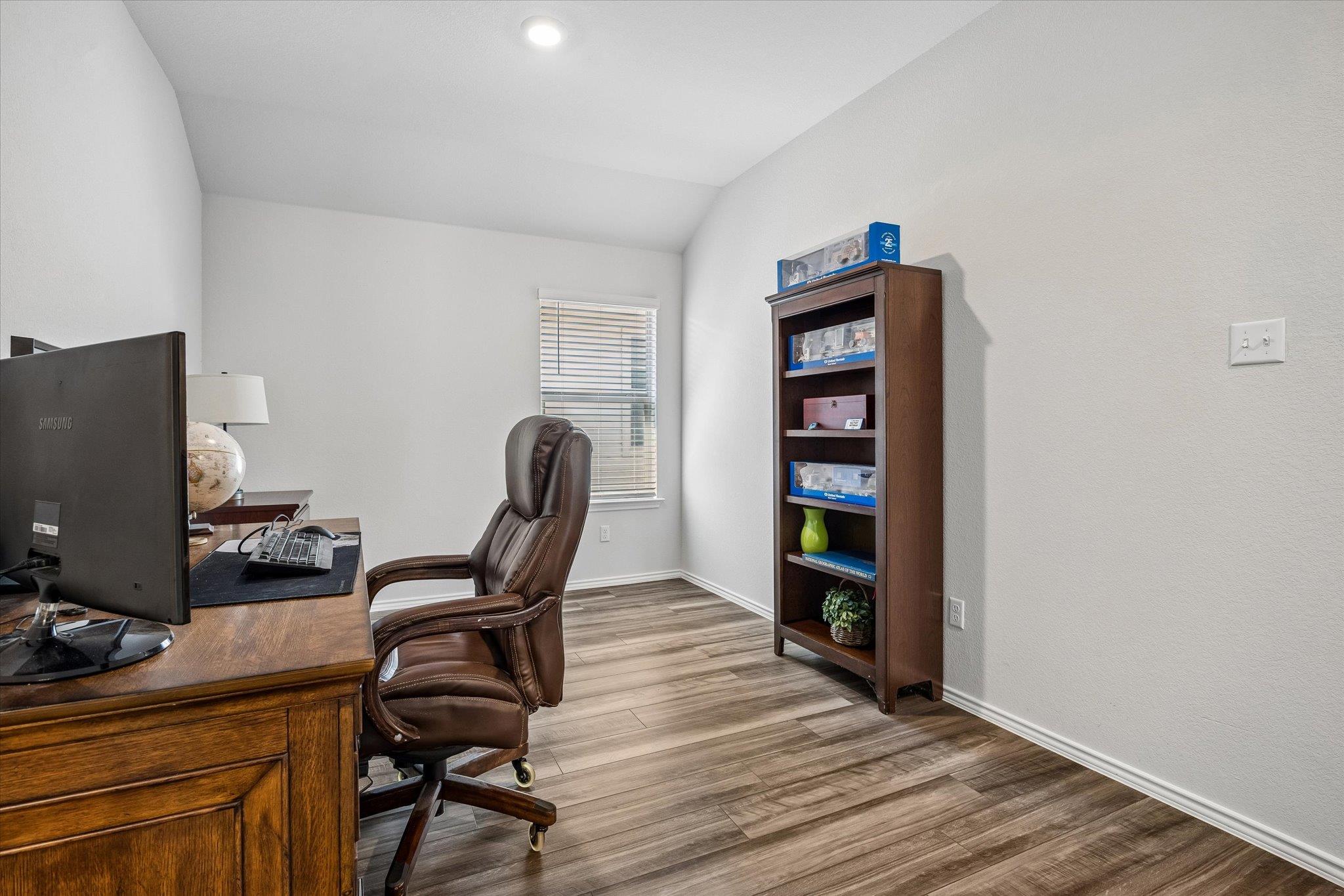 168 Onna St, Taylor, TX 76574