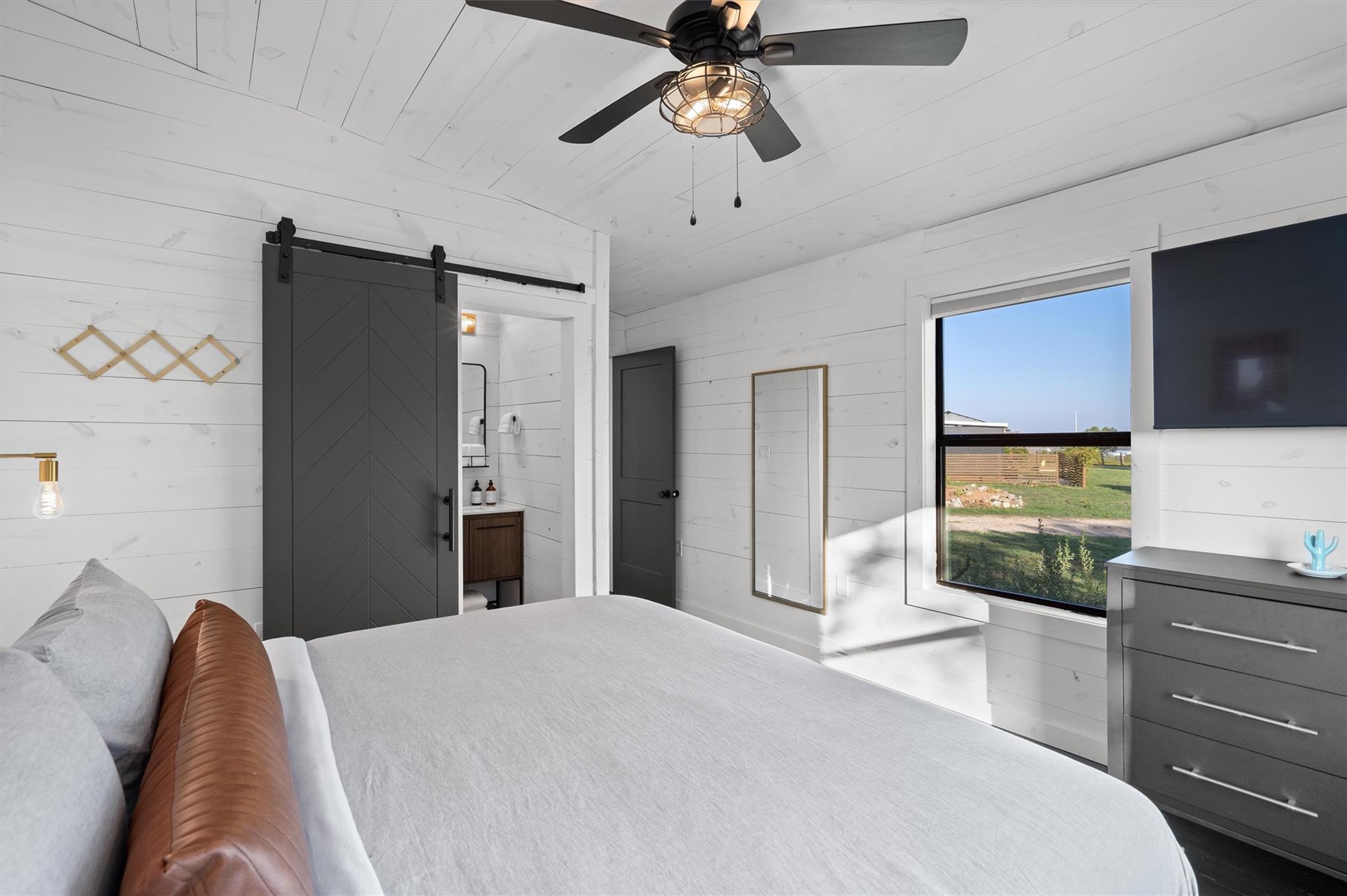 8604 Elroy Rd, Del Valle, TX 78617