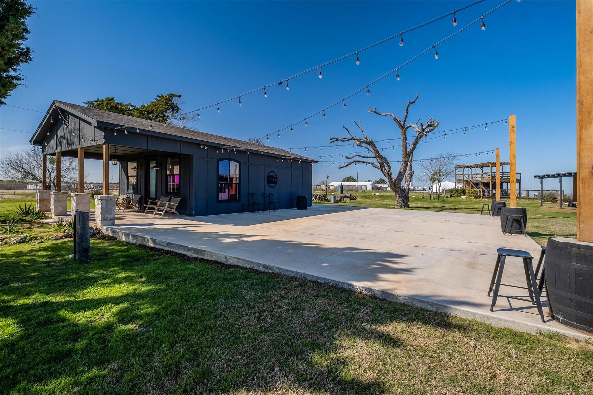 8604 Elroy Rd, Del Valle, TX 78617