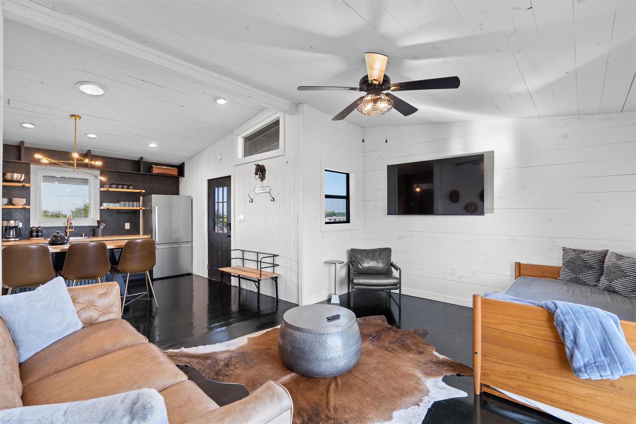 8604 Elroy Rd, Del Valle, TX 78617