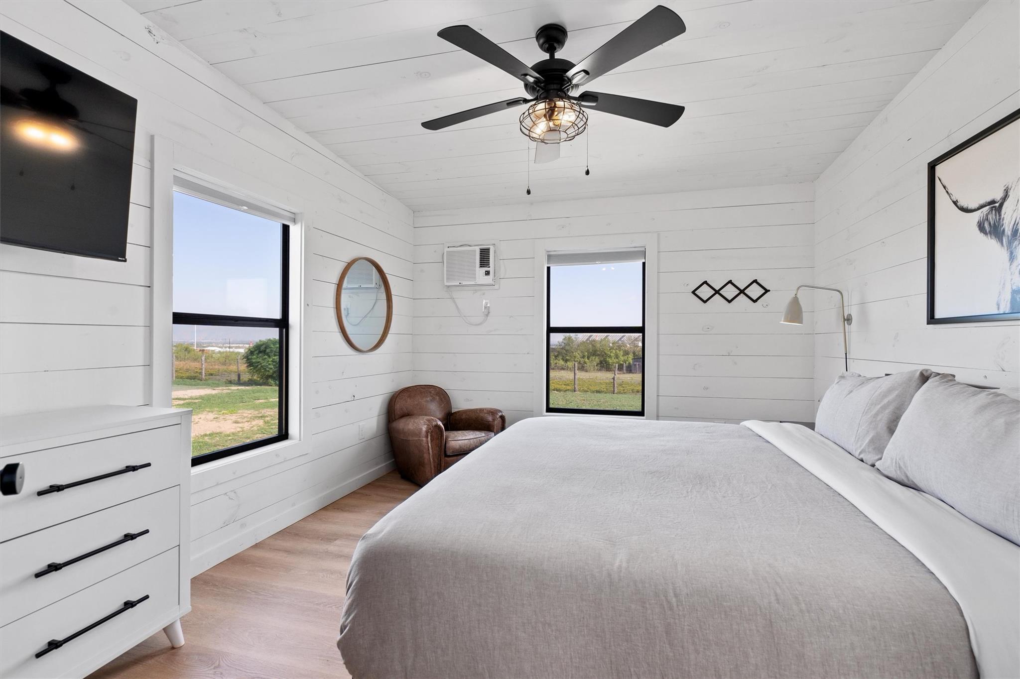 8604 Elroy Rd, Del Valle, TX 78617