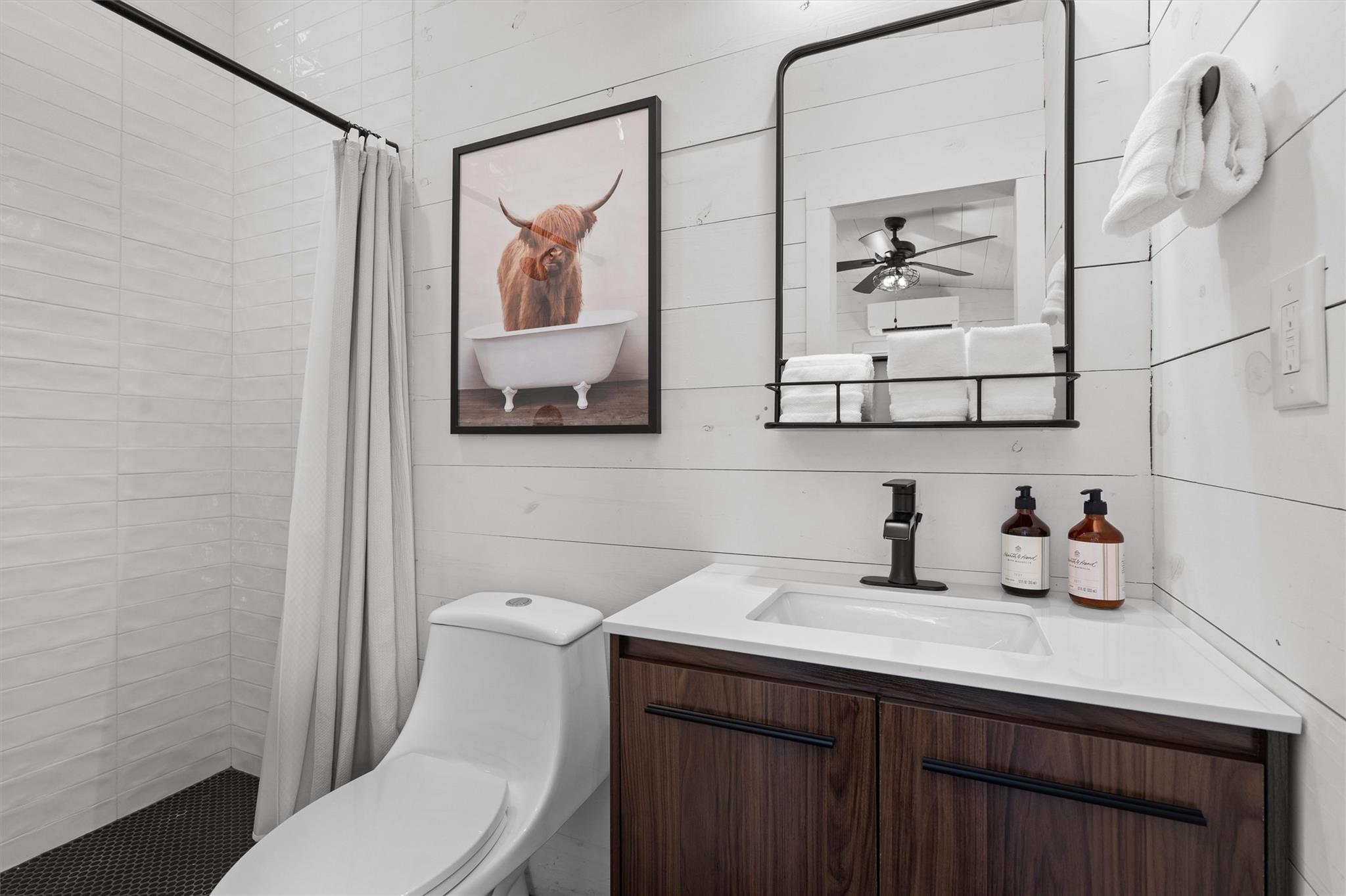 8604 Elroy Rd, Del Valle, TX 78617