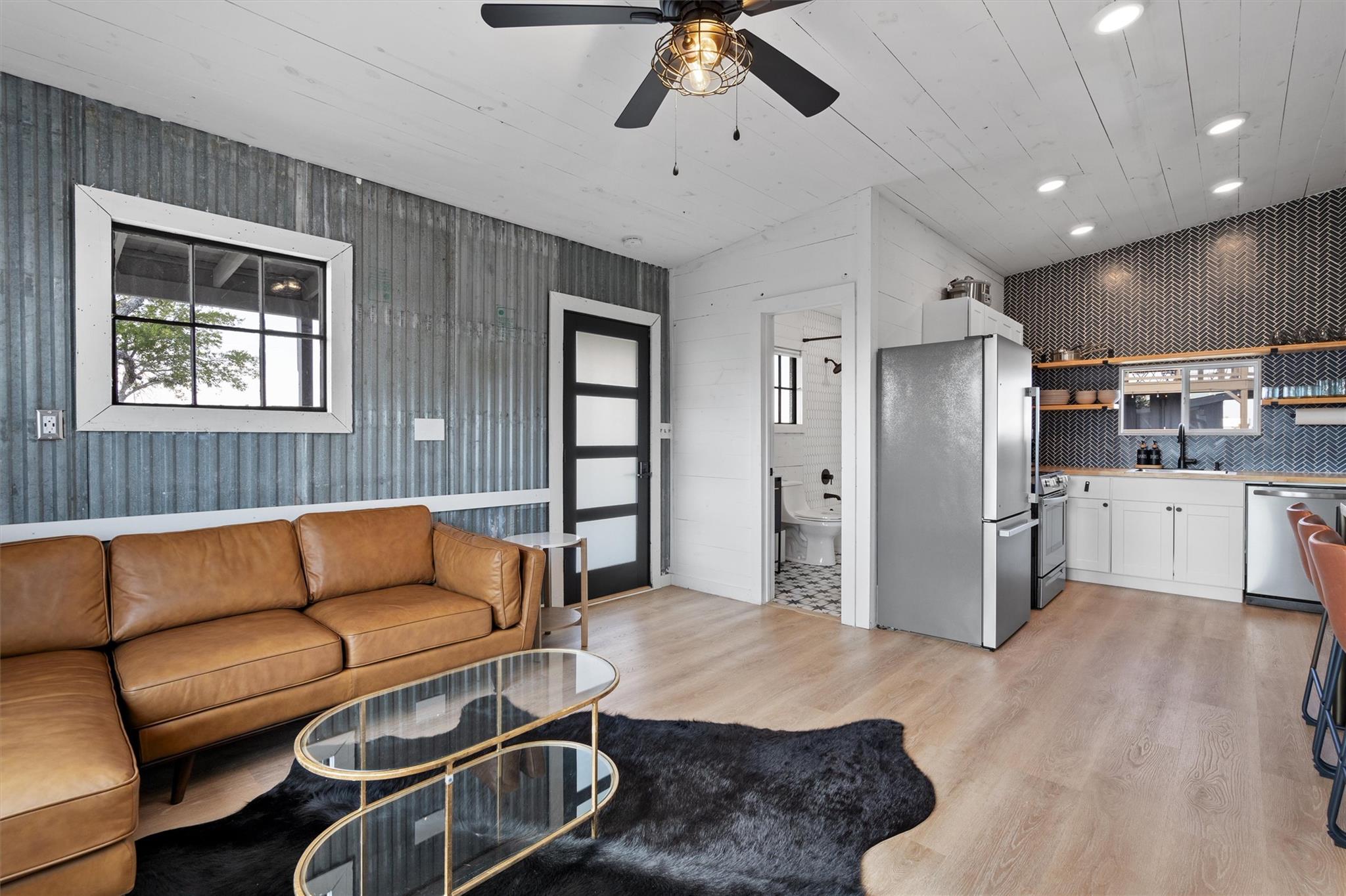 8604 Elroy Rd, Del Valle, TX 78617