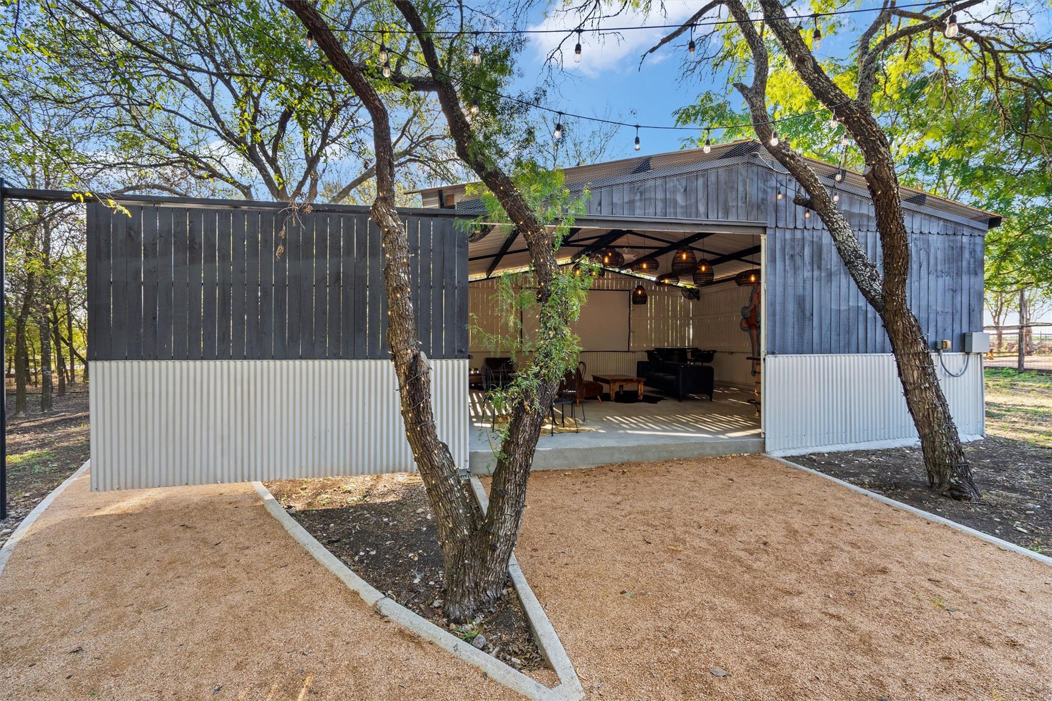 8604 Elroy Rd, Del Valle, TX 78617