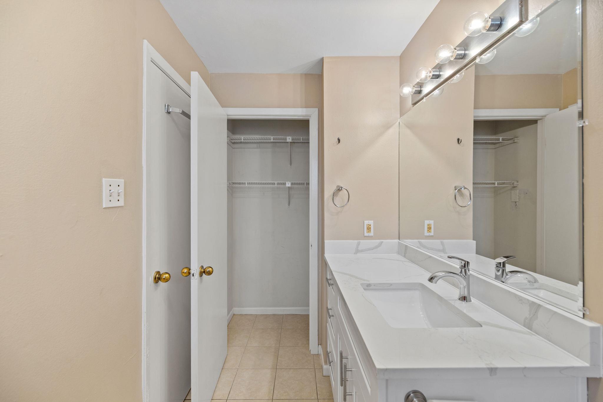 712 Graham Pl # 203, Austin, TX 78705