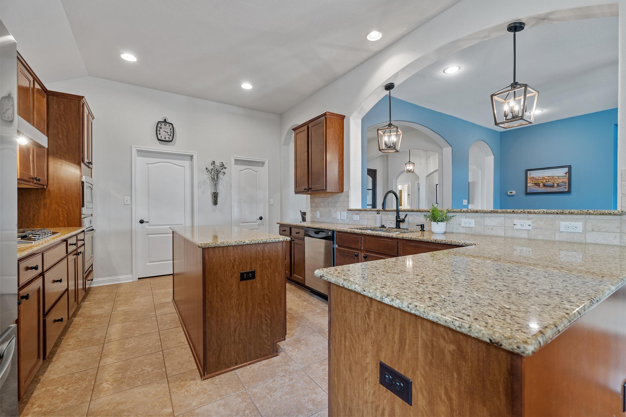 205 Bellagio Dr, Lakeway, TX 78734