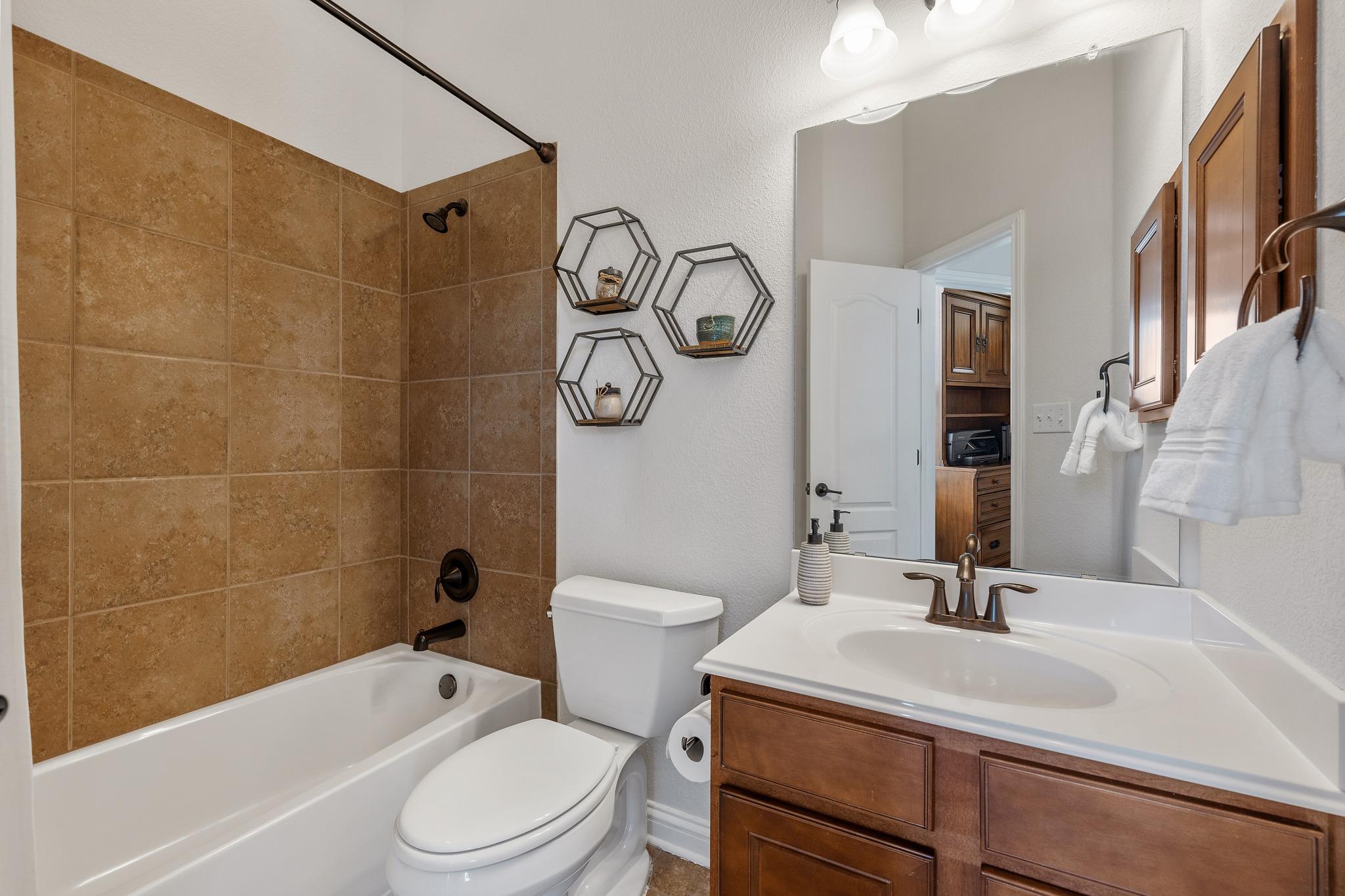 205 Bellagio Dr, Lakeway, TX 78734