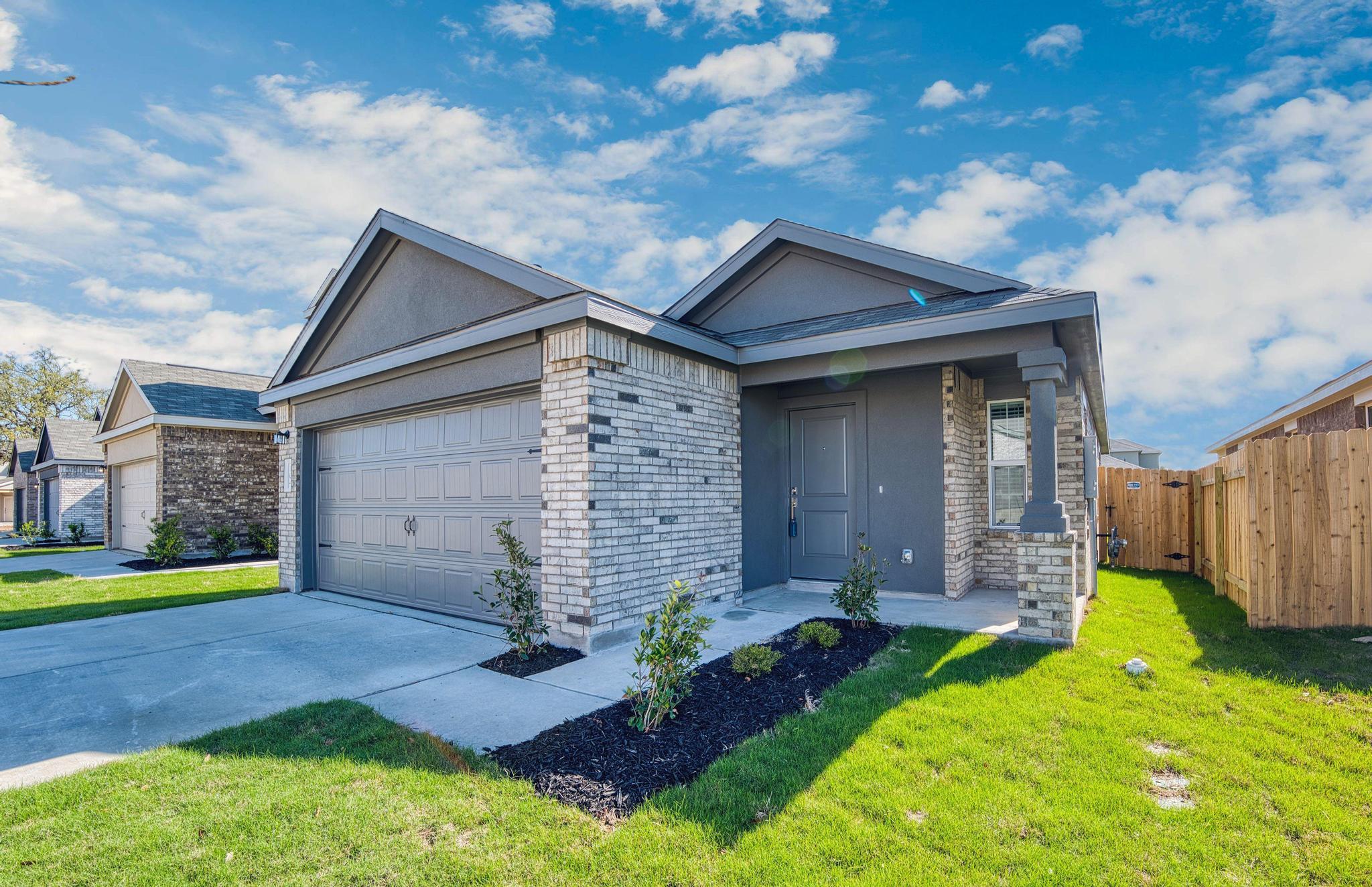 104 Sapling Dew Dr, Georgetown, TX 78628