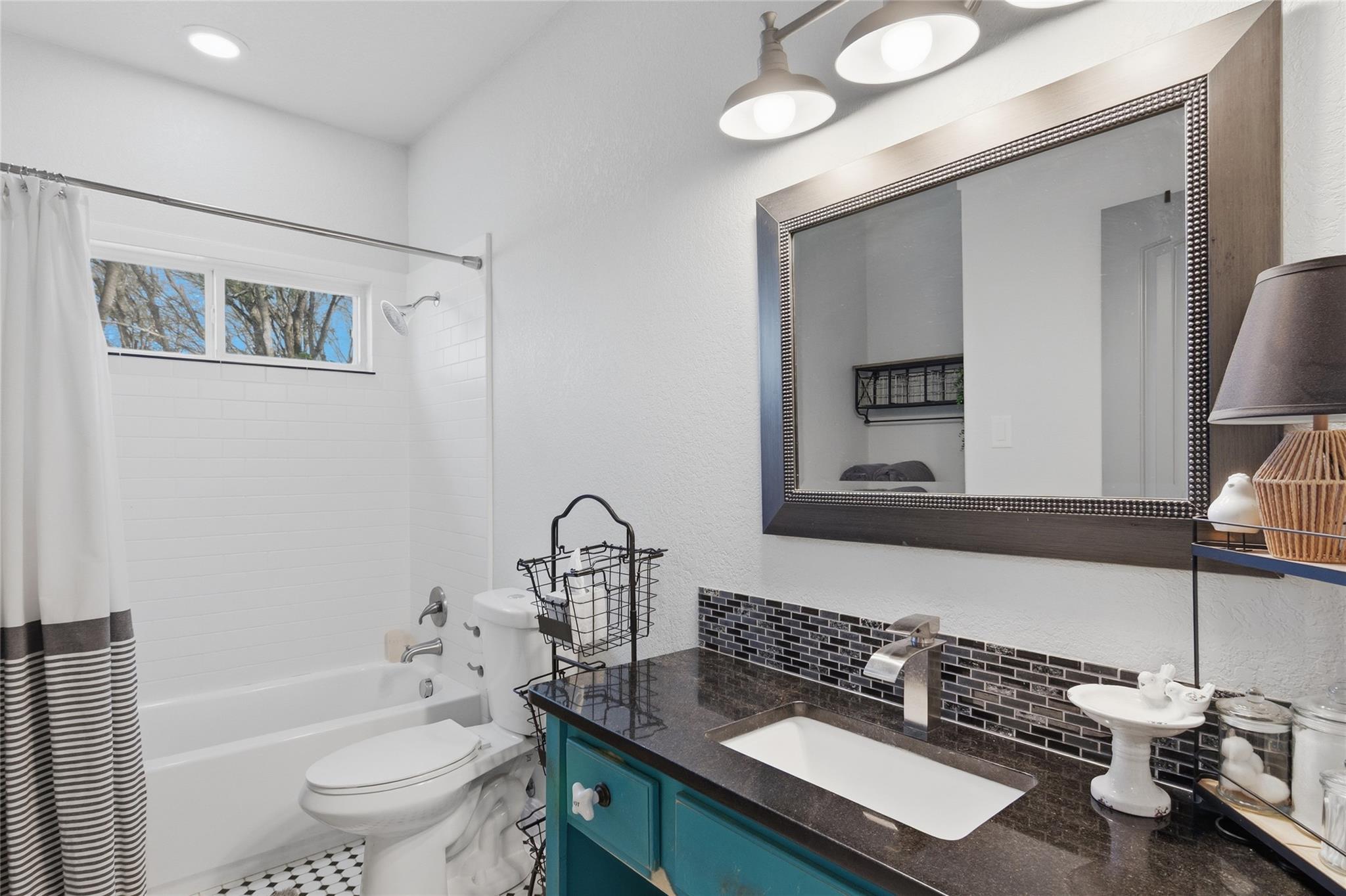 121 Lakeside Dr, Seguin, TX 78155