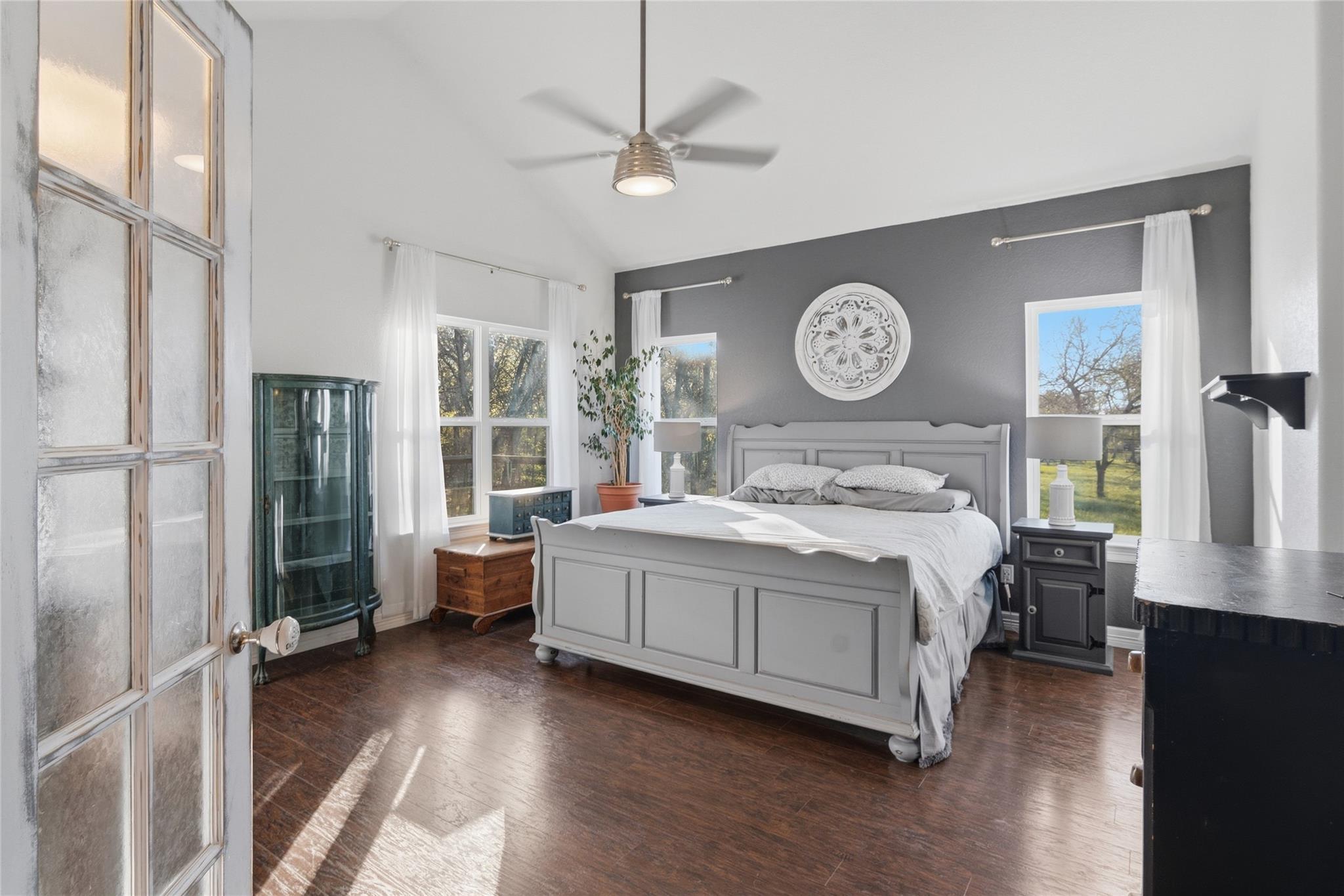 121 Lakeside Dr, Seguin, TX 78155