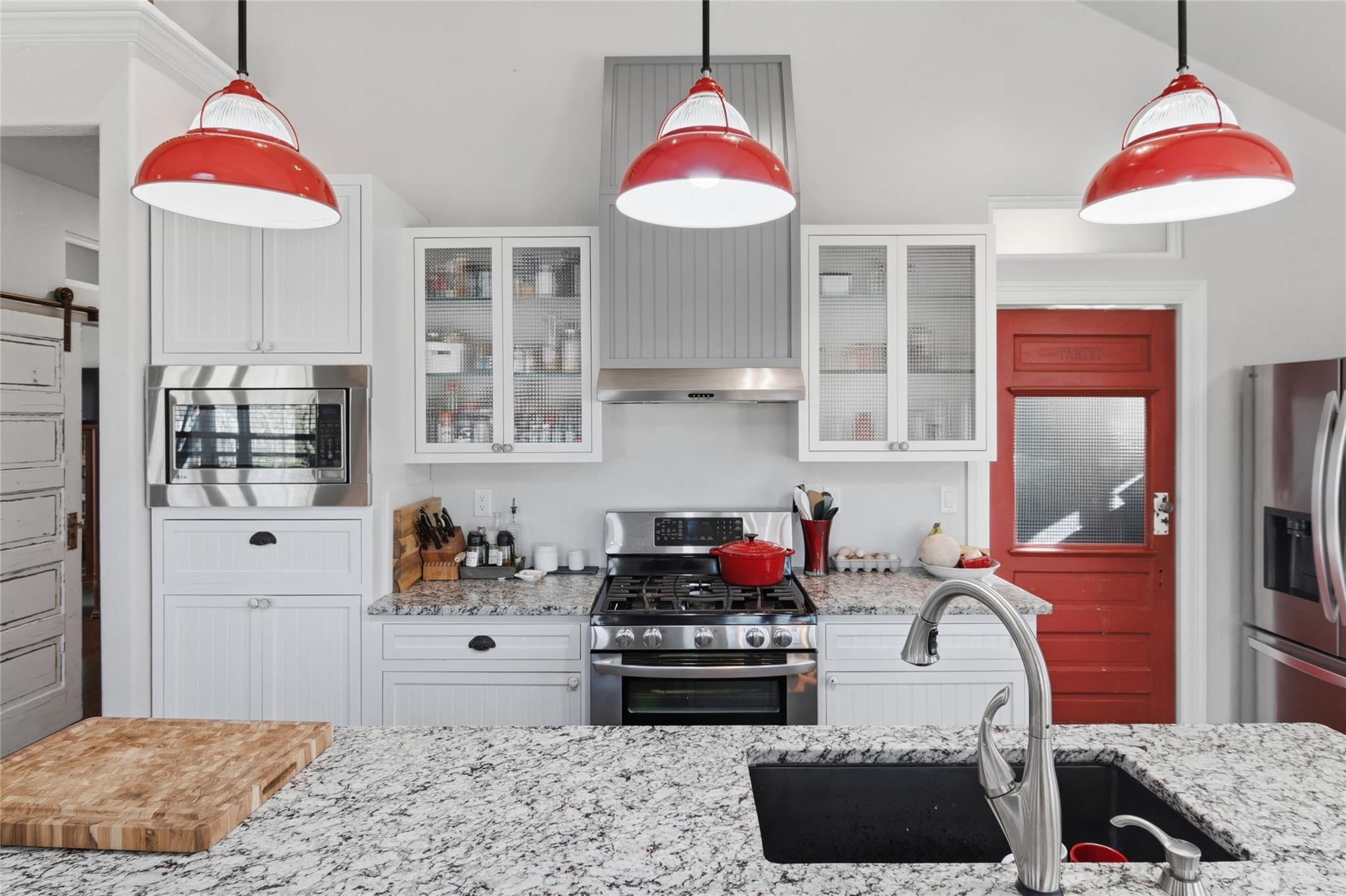 121 Lakeside Dr, Seguin, TX 78155