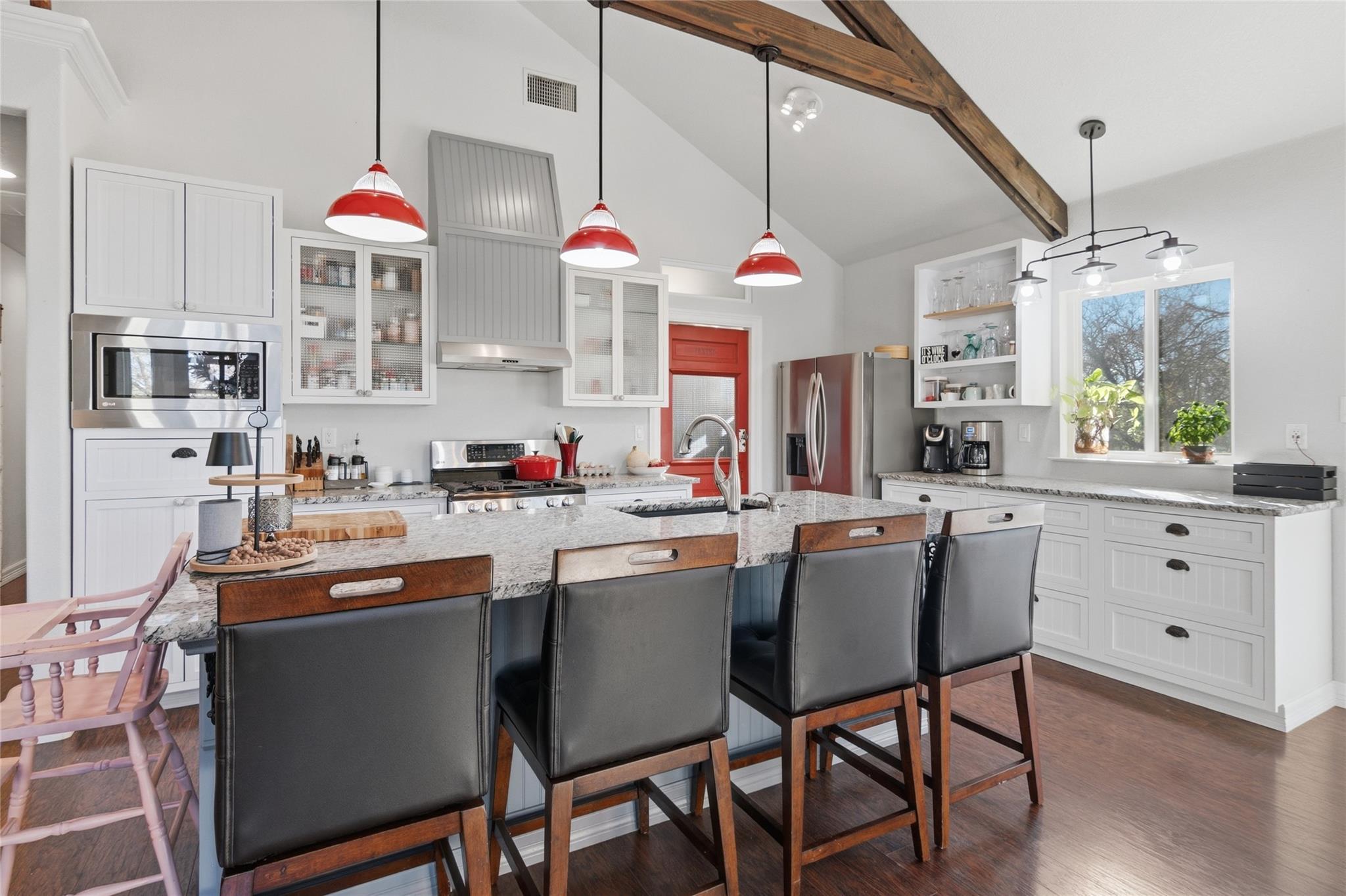 121 Lakeside Dr, Seguin, TX 78155