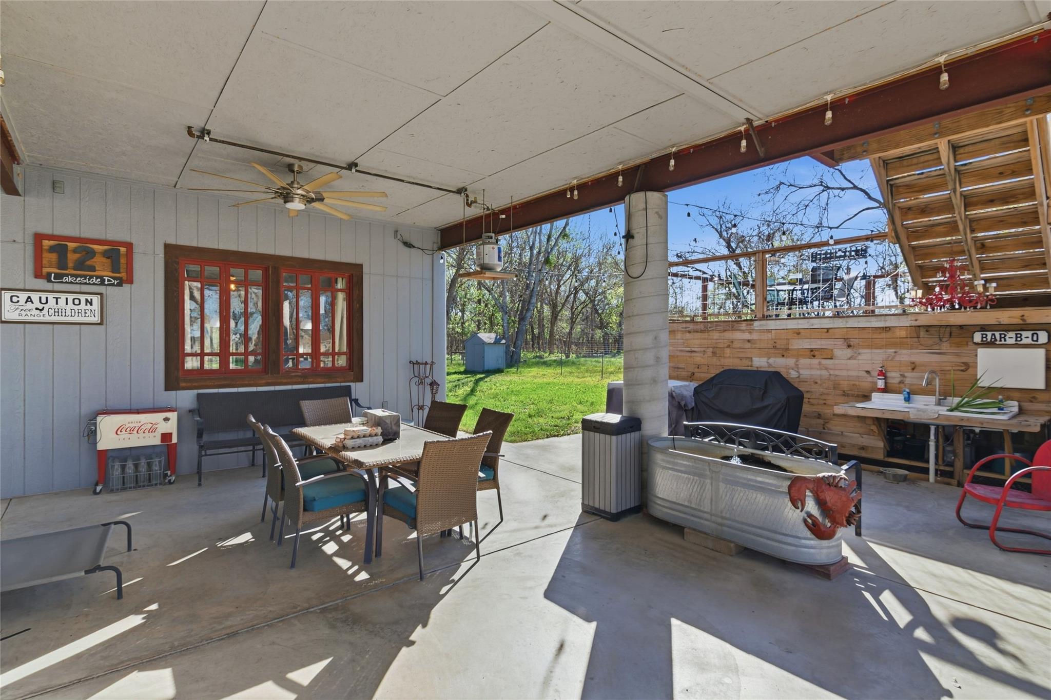 121 Lakeside Dr, Seguin, TX 78155