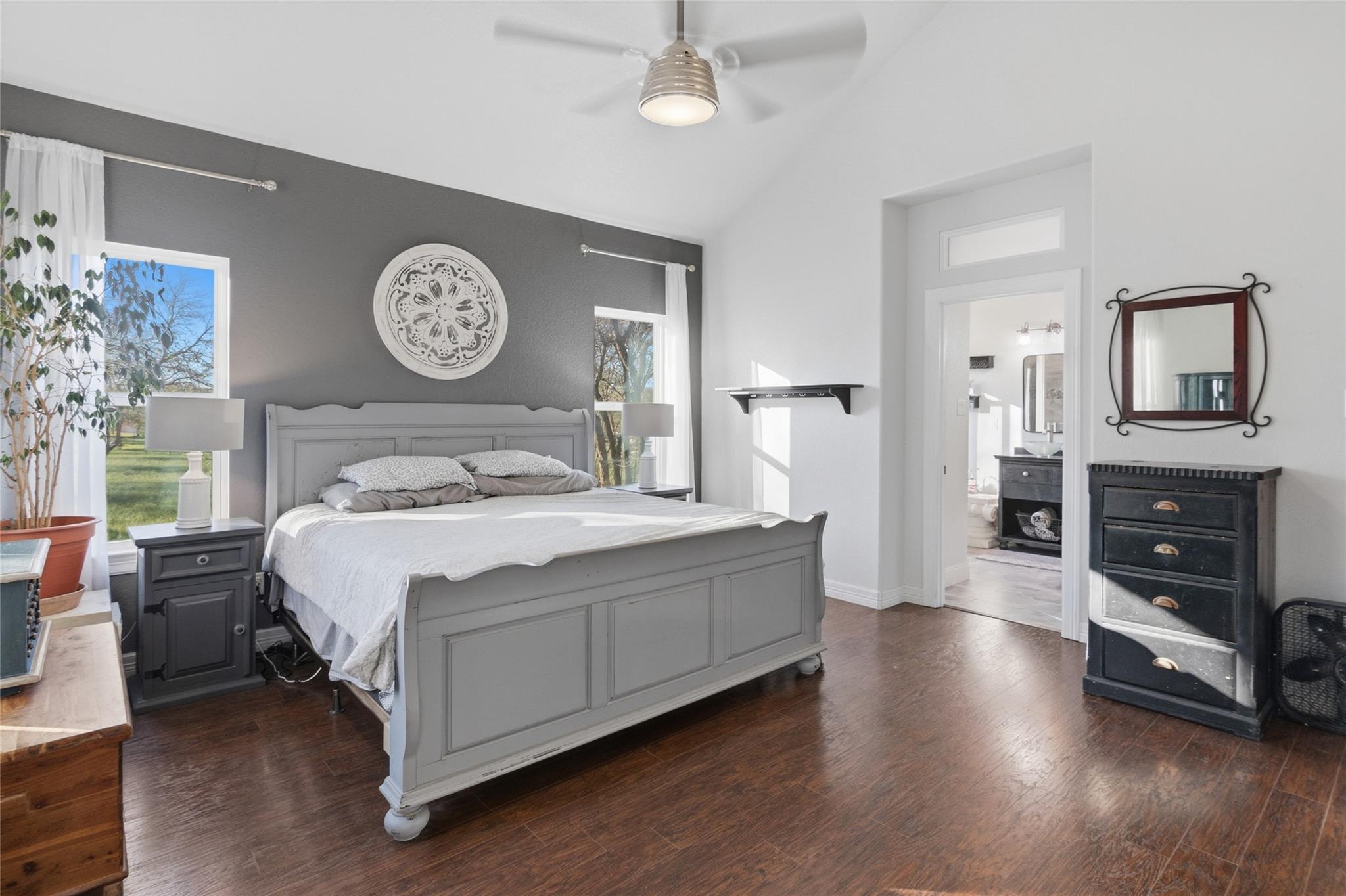 121 Lakeside Dr, Seguin, TX 78155