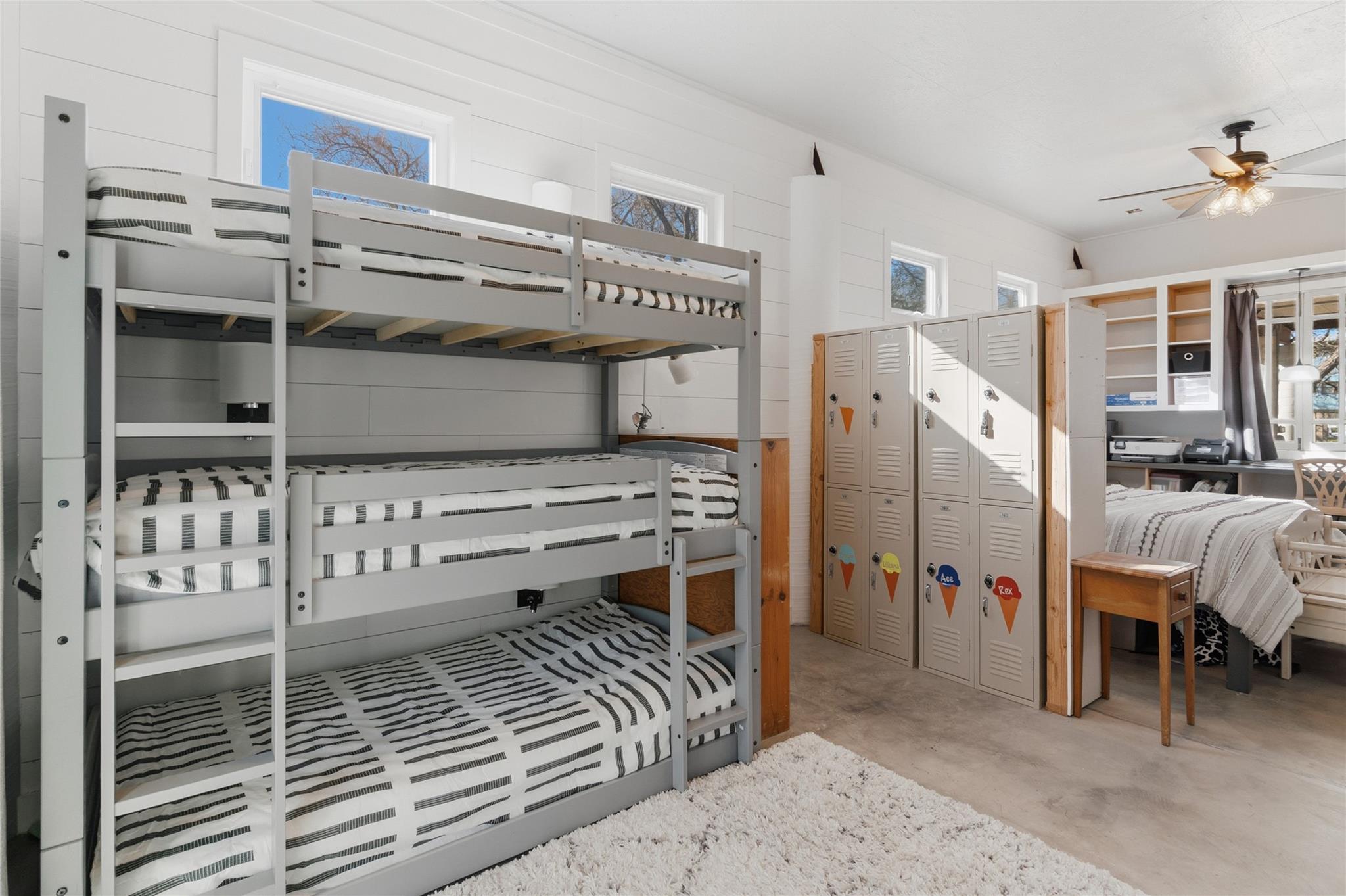 121 Lakeside Dr, Seguin, TX 78155