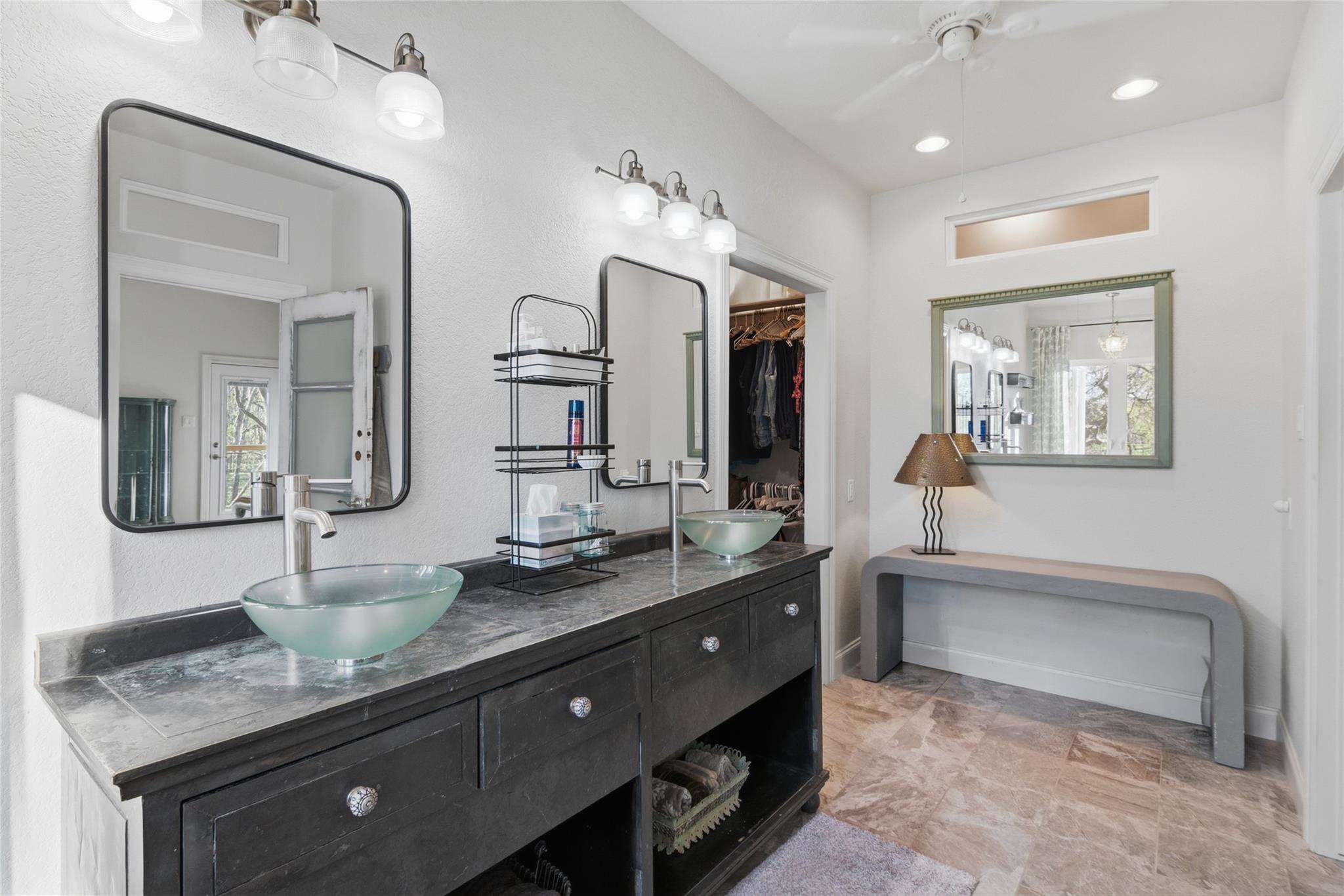 121 Lakeside Dr, Seguin, TX 78155