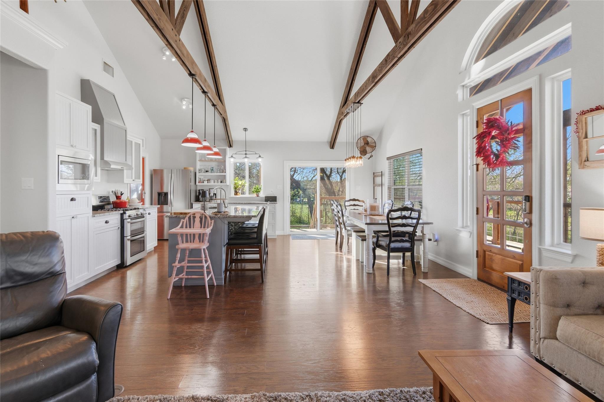 121 Lakeside Dr, Seguin, TX 78155