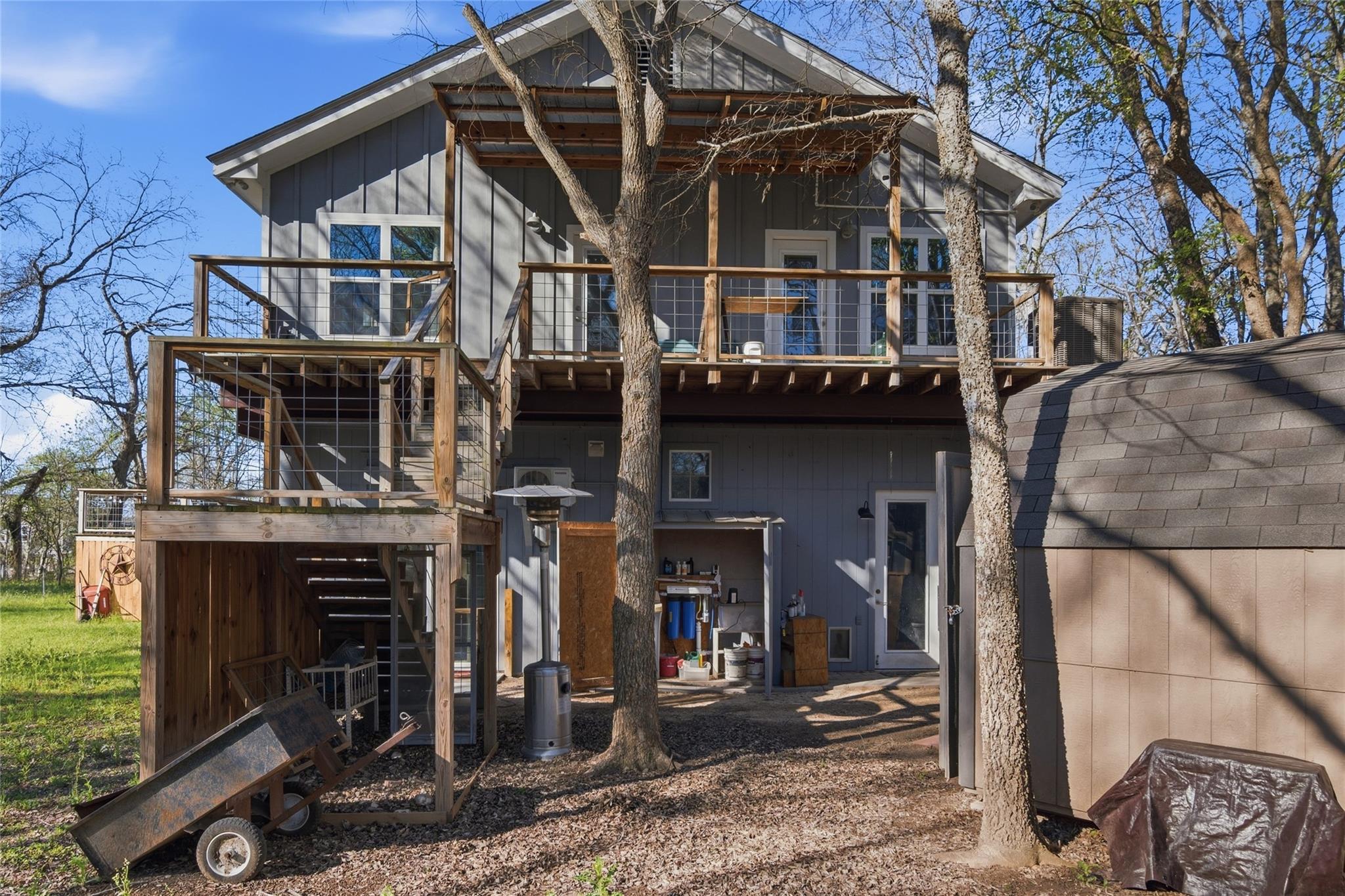 121 Lakeside Dr, Seguin, TX 78155