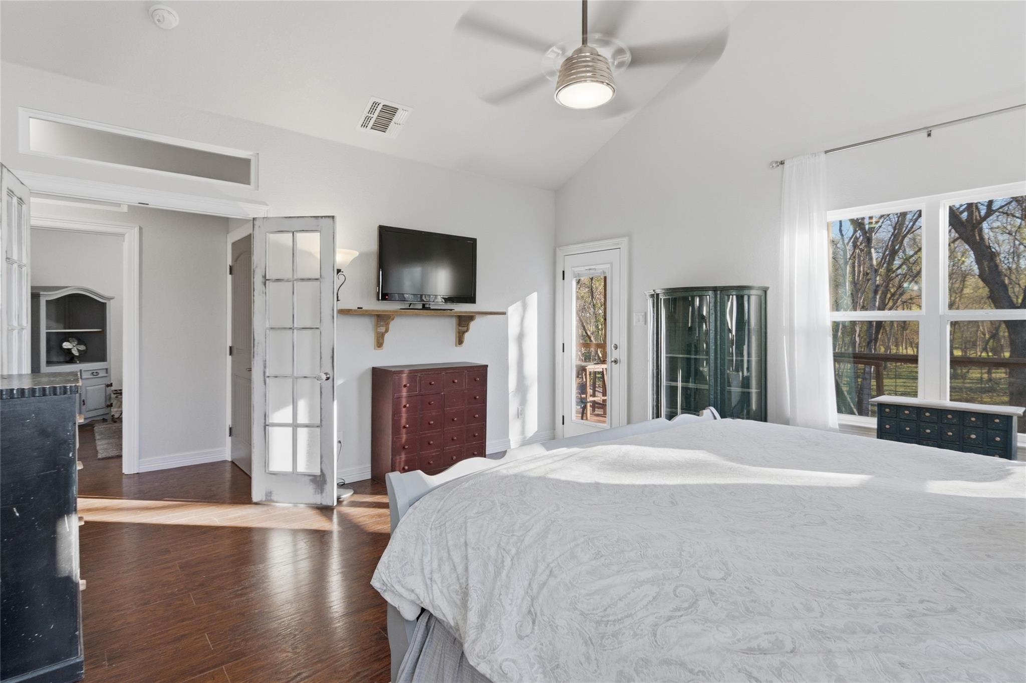 121 Lakeside Dr, Seguin, TX 78155