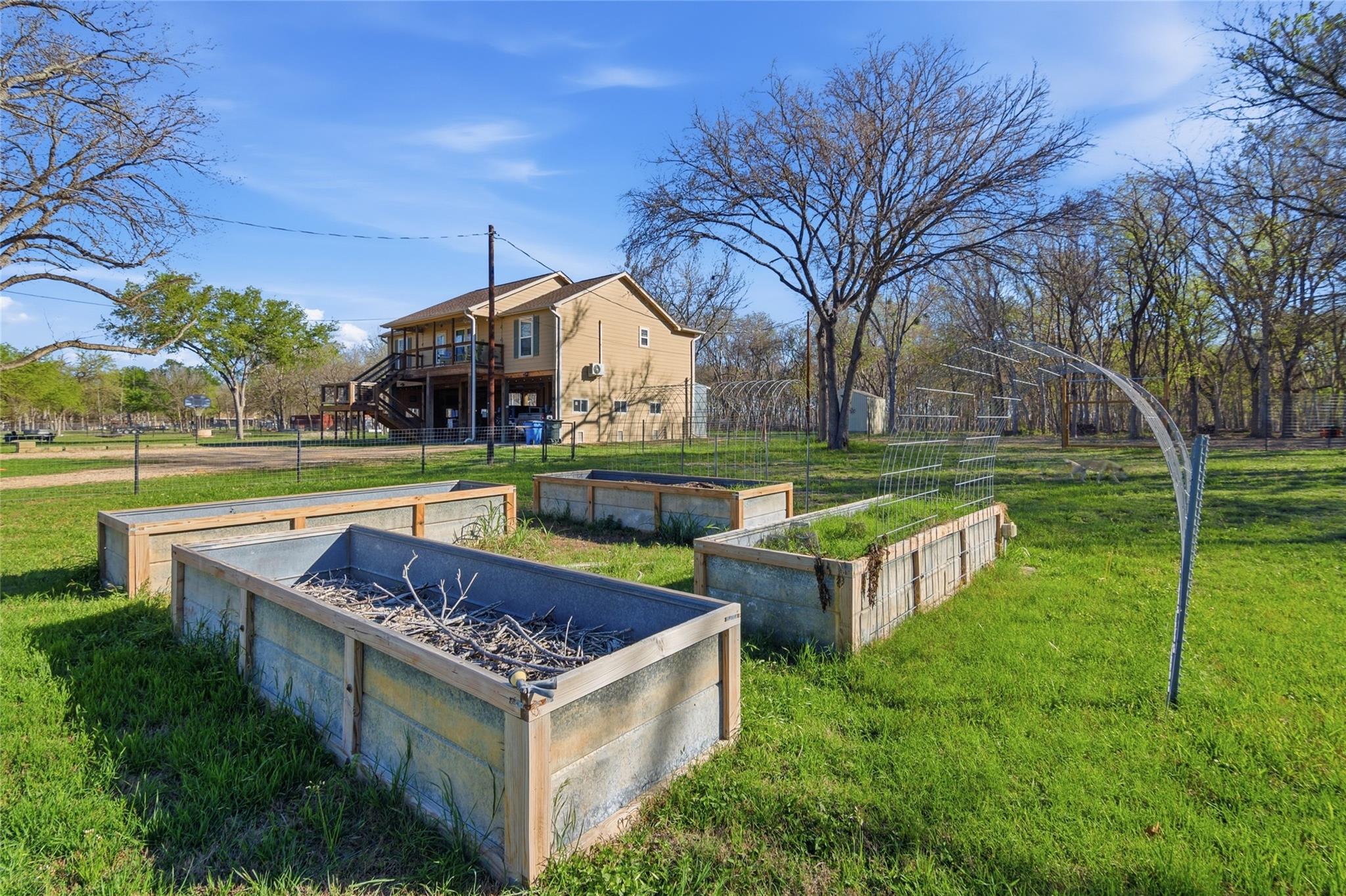 121 Lakeside Dr, Seguin, TX 78155