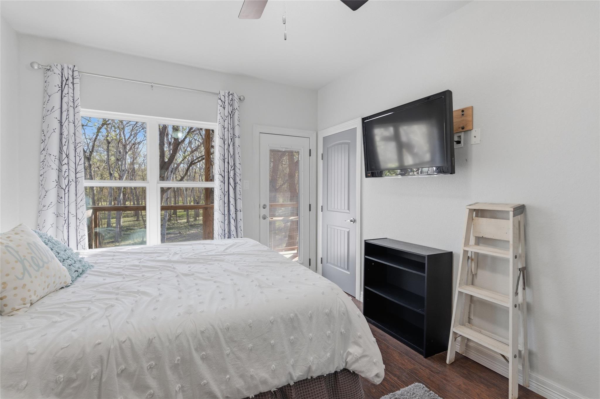 121 Lakeside Dr, Seguin, TX 78155