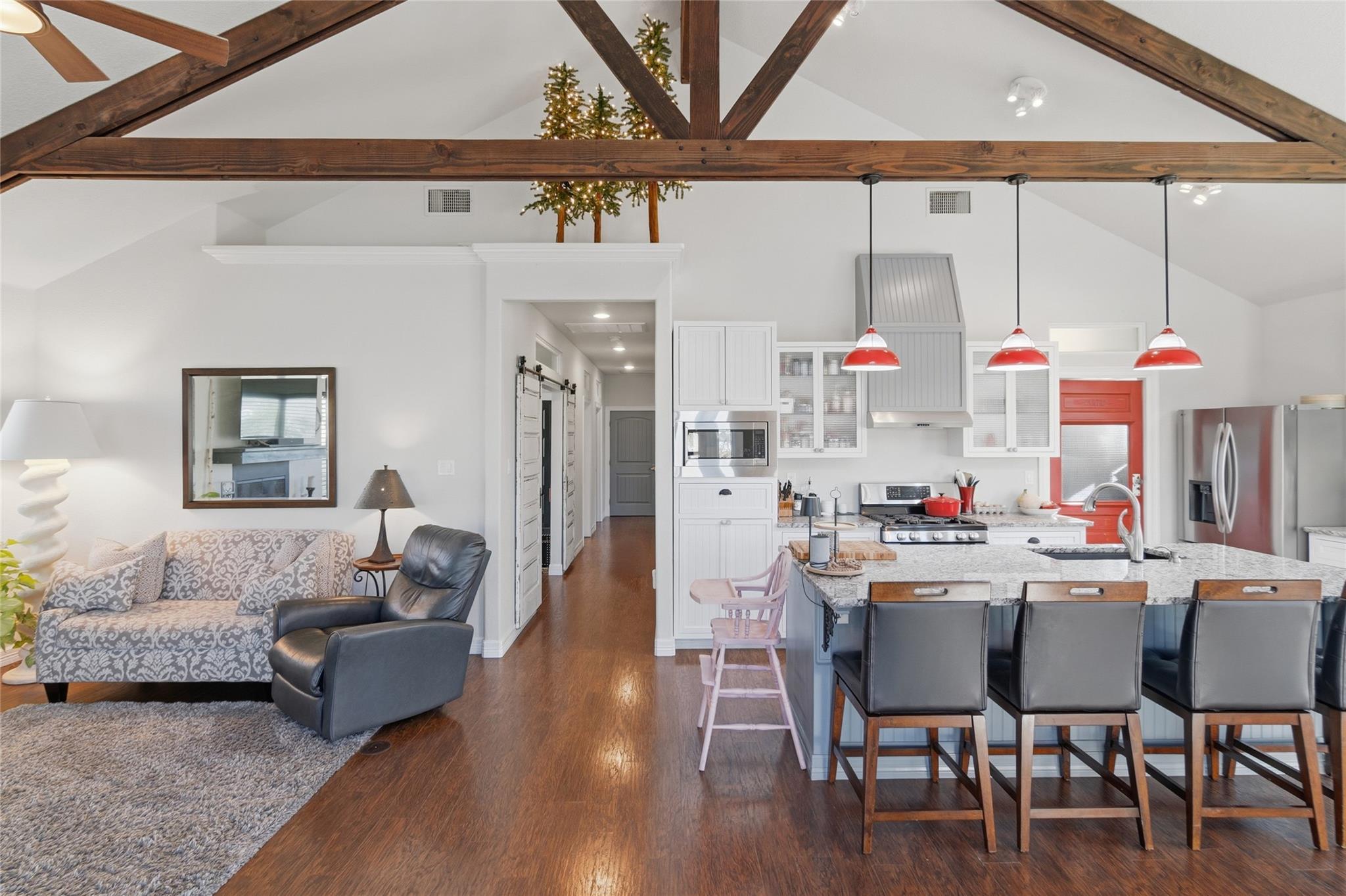 121 Lakeside Dr, Seguin, TX 78155