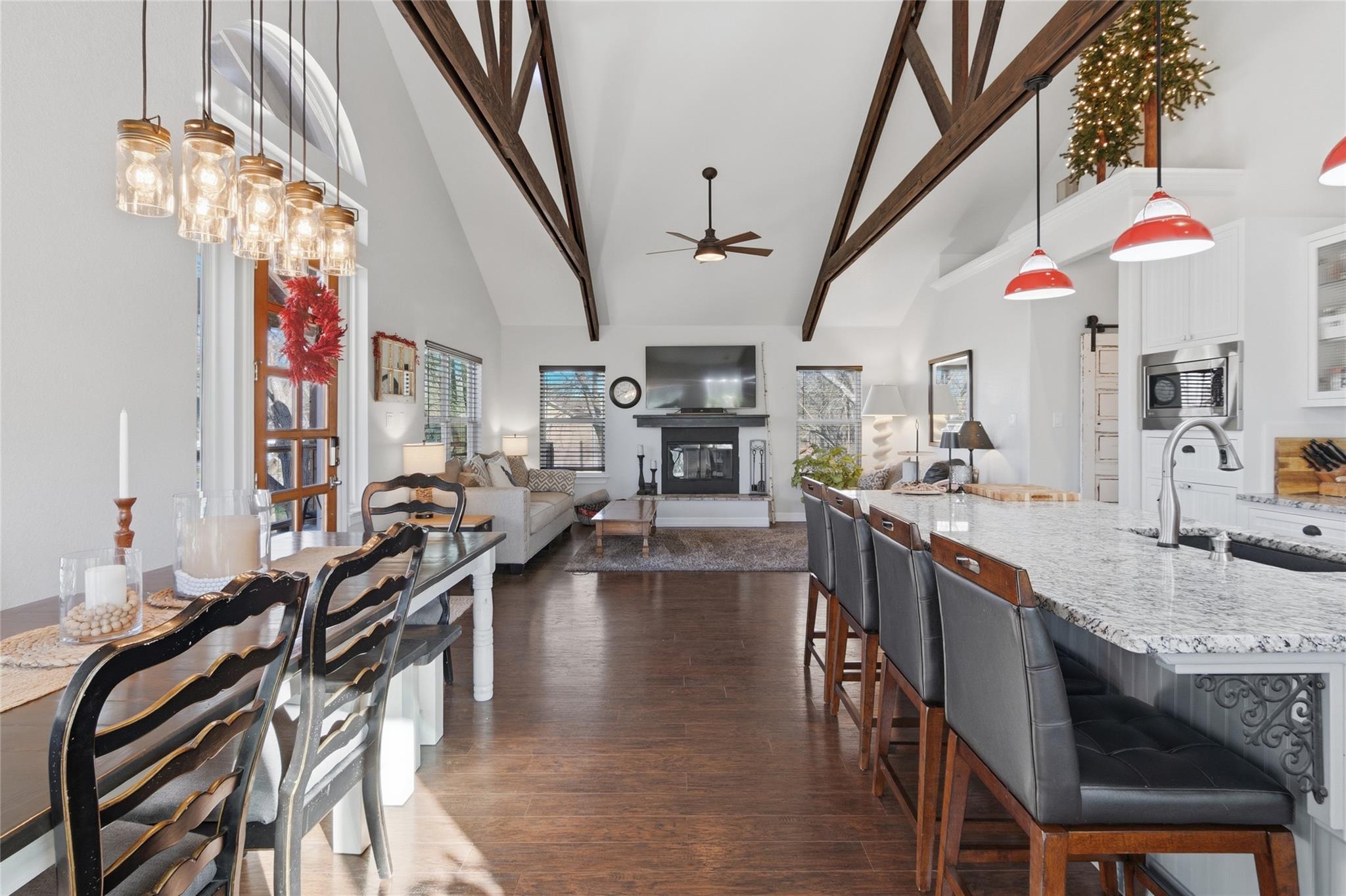 121 Lakeside Dr, Seguin, TX 78155