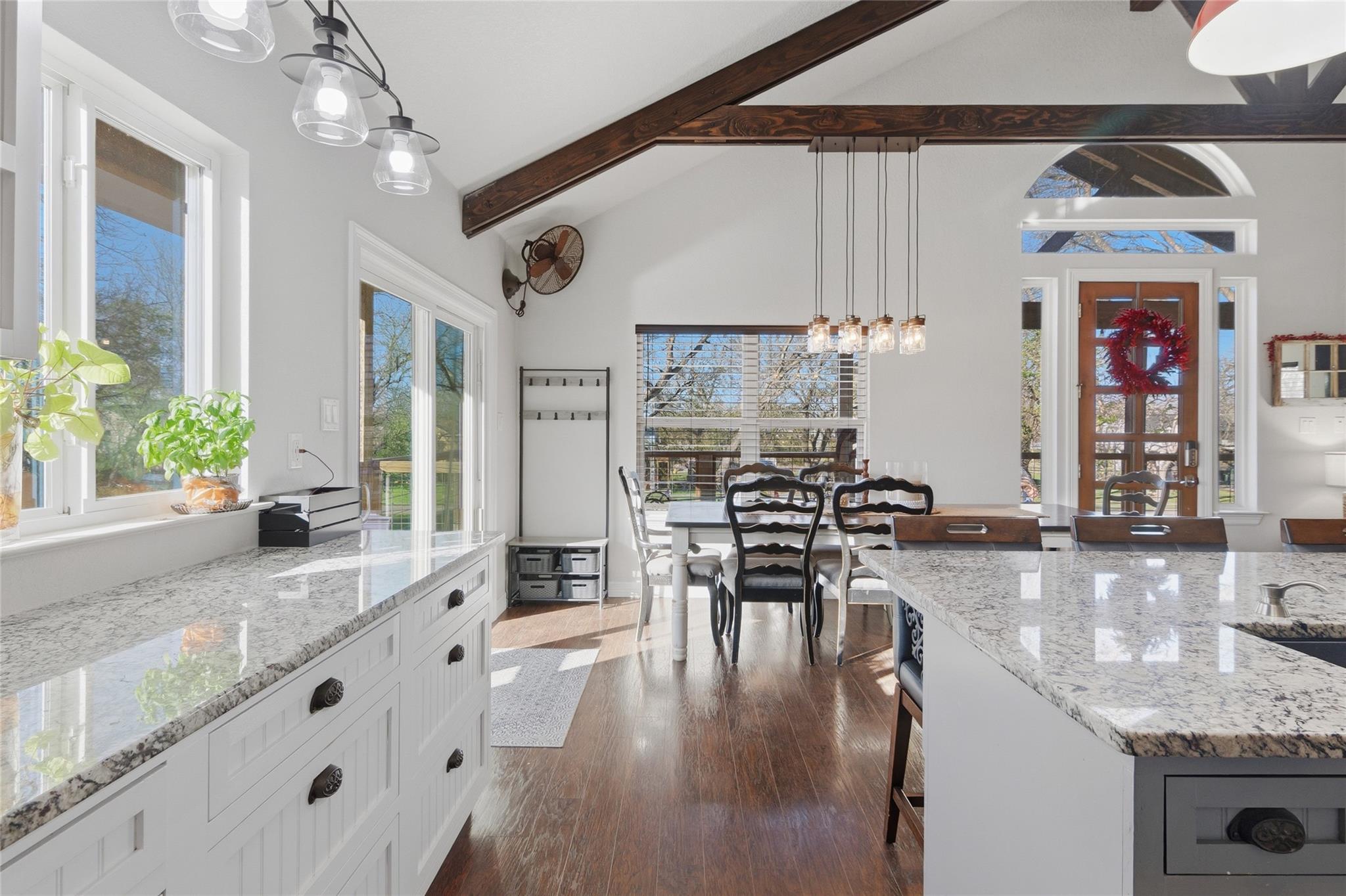 121 Lakeside Dr, Seguin, TX 78155