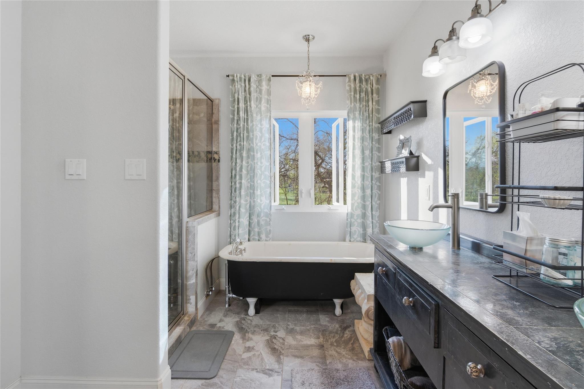 121 Lakeside Dr, Seguin, TX 78155