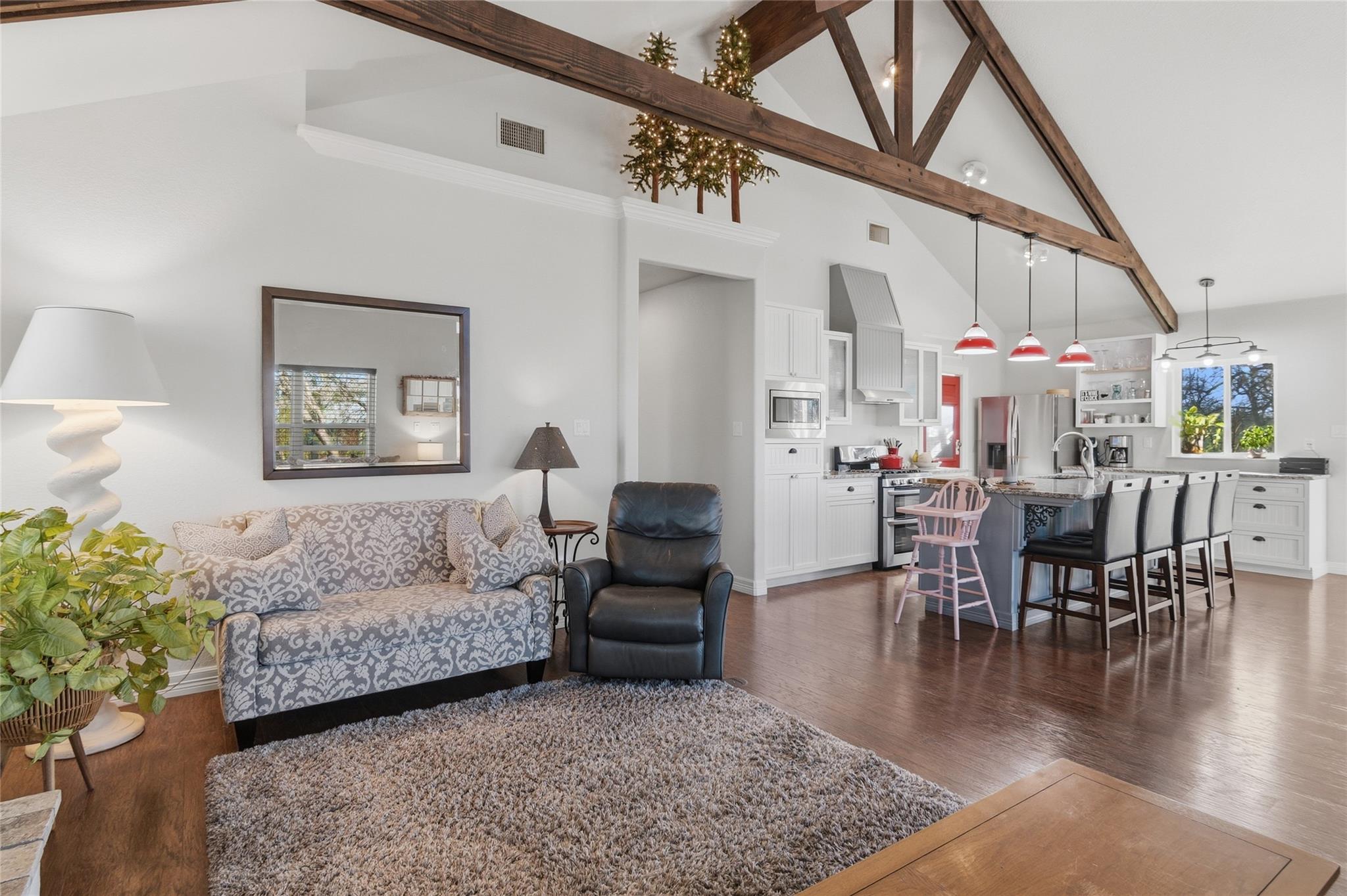 121 Lakeside Dr, Seguin, TX 78155