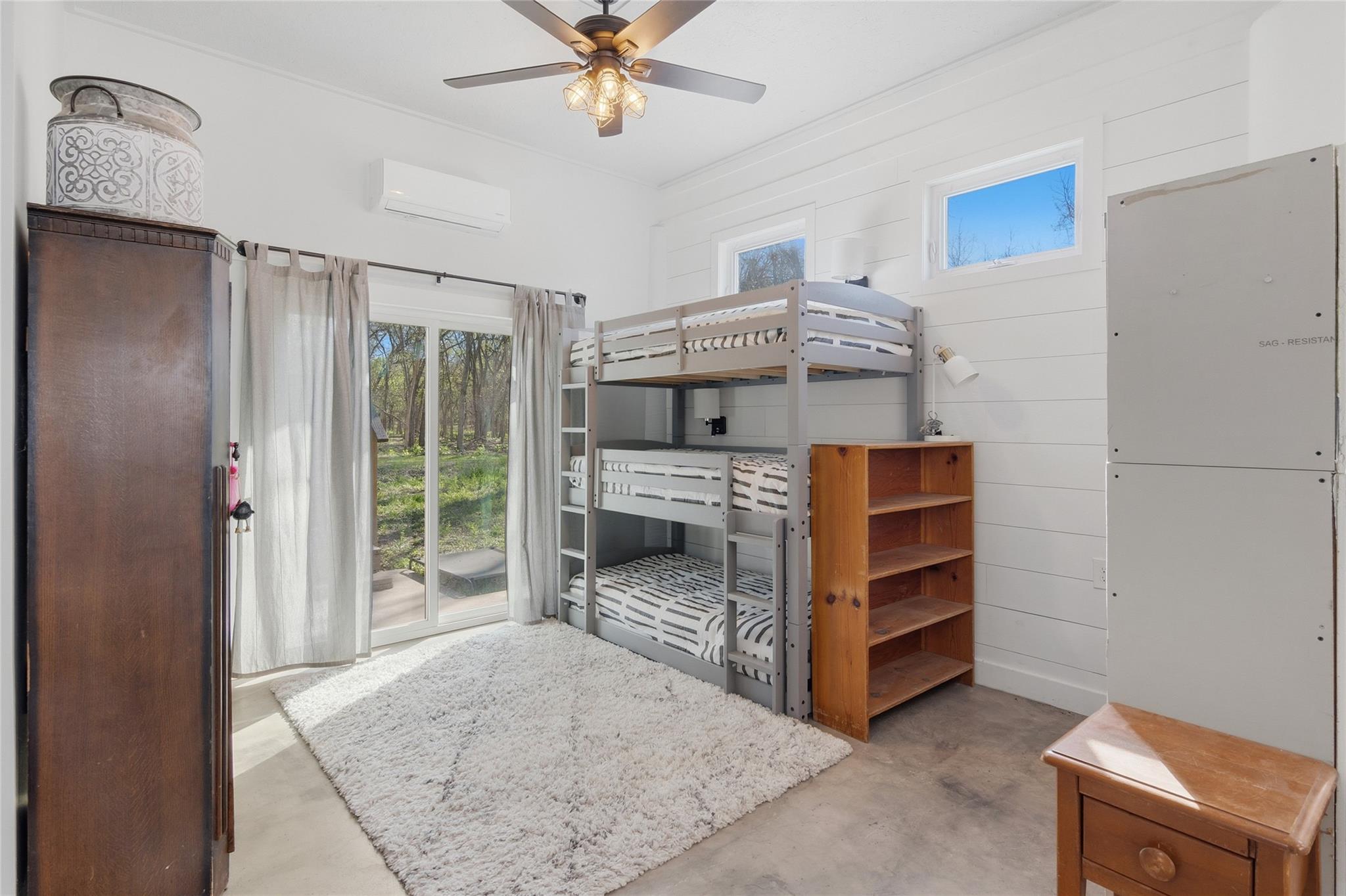 121 Lakeside Dr, Seguin, TX 78155