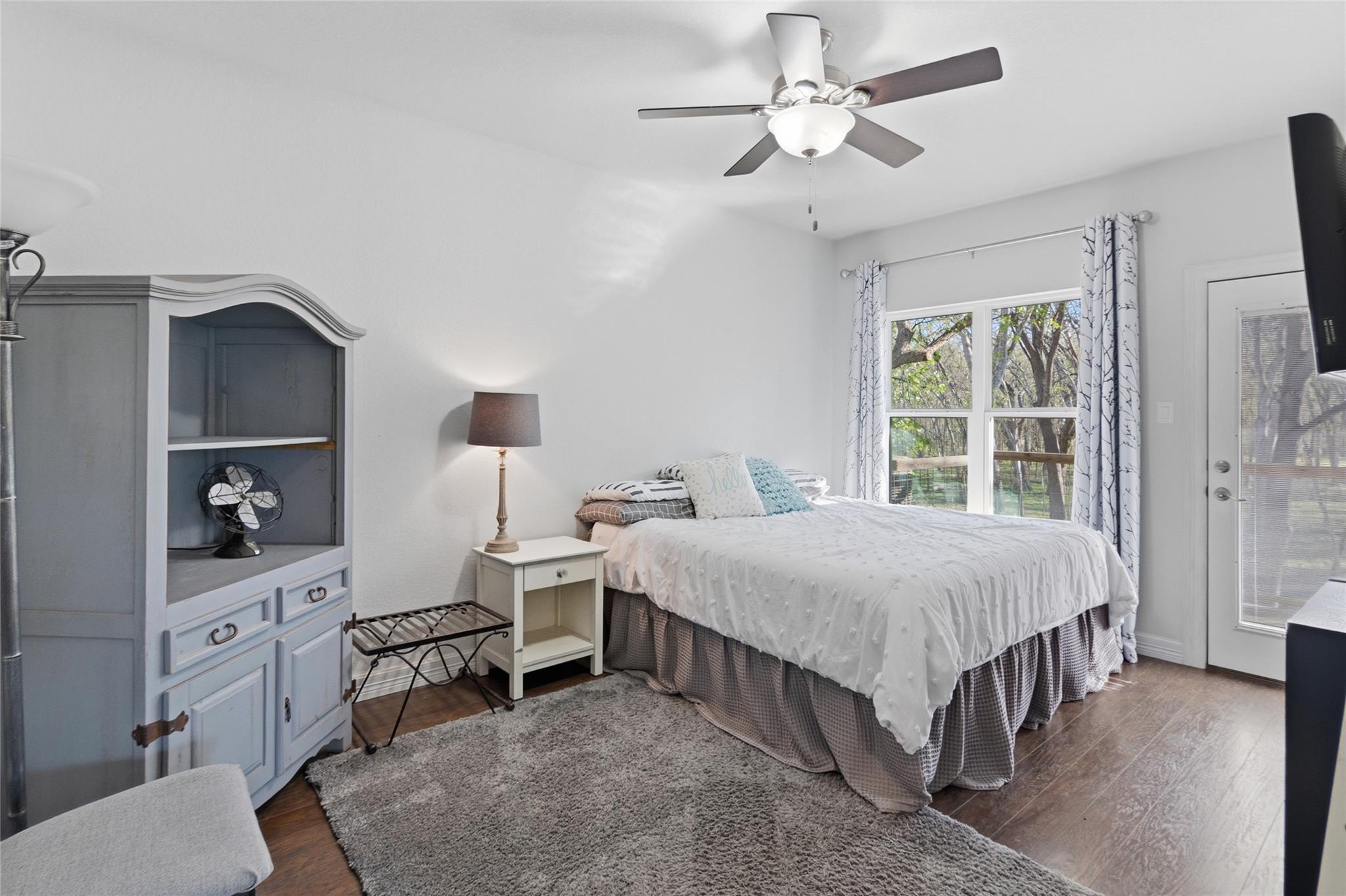 121 Lakeside Dr, Seguin, TX 78155