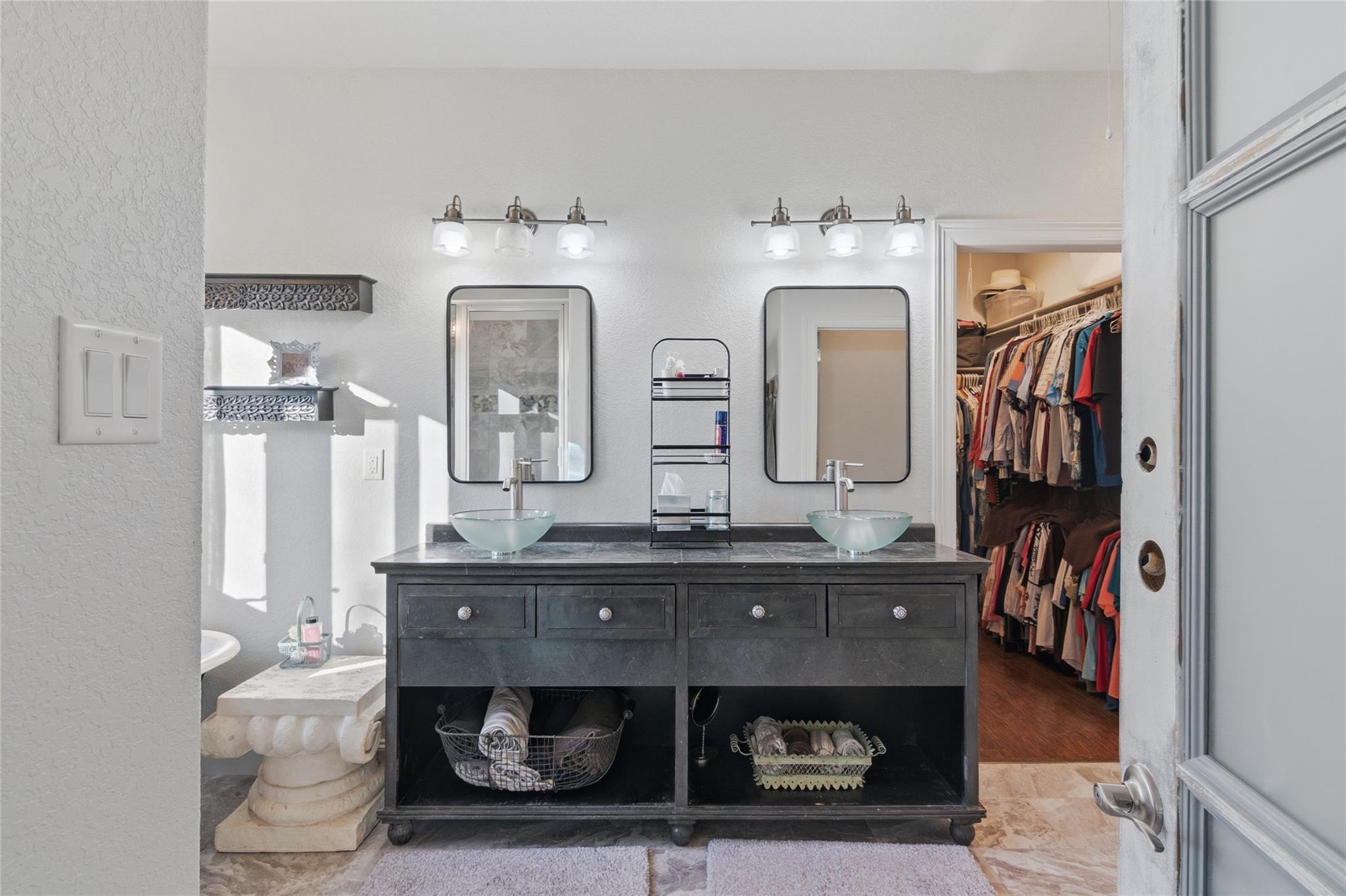 121 Lakeside Dr, Seguin, TX 78155