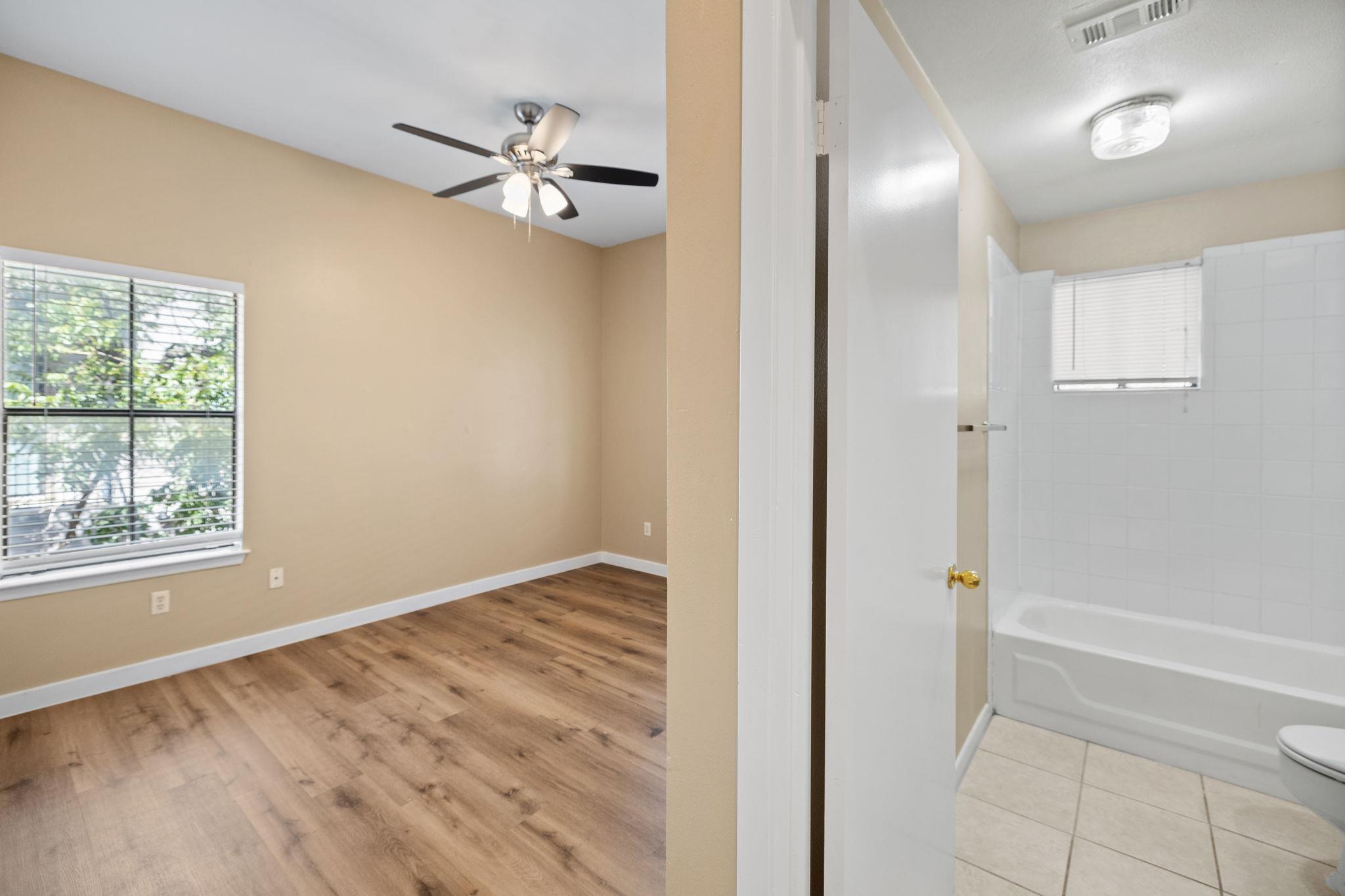 712 GRAHAM Pl # 302, Austin, TX 78705