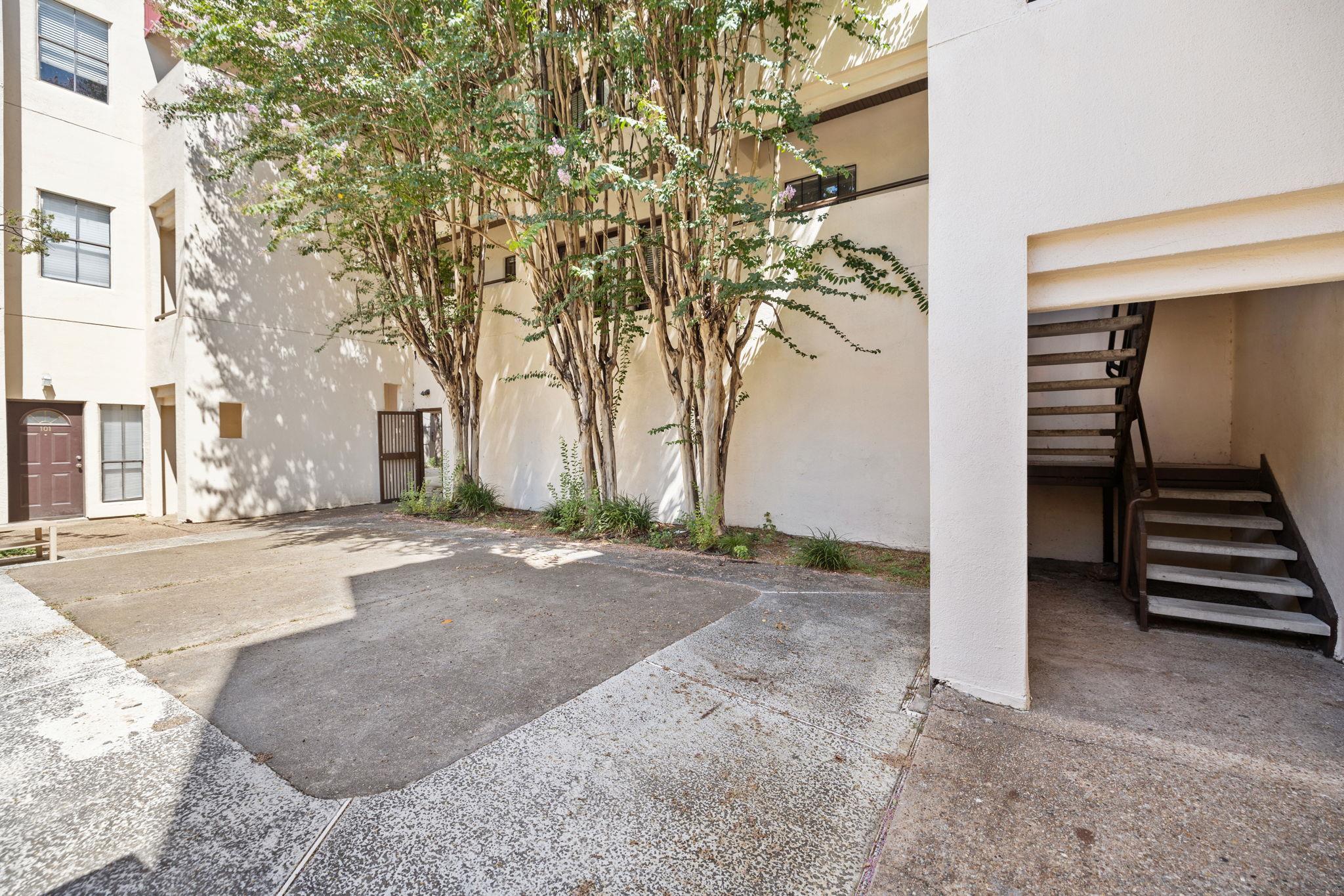 712 GRAHAM Pl # 302, Austin, TX 78705