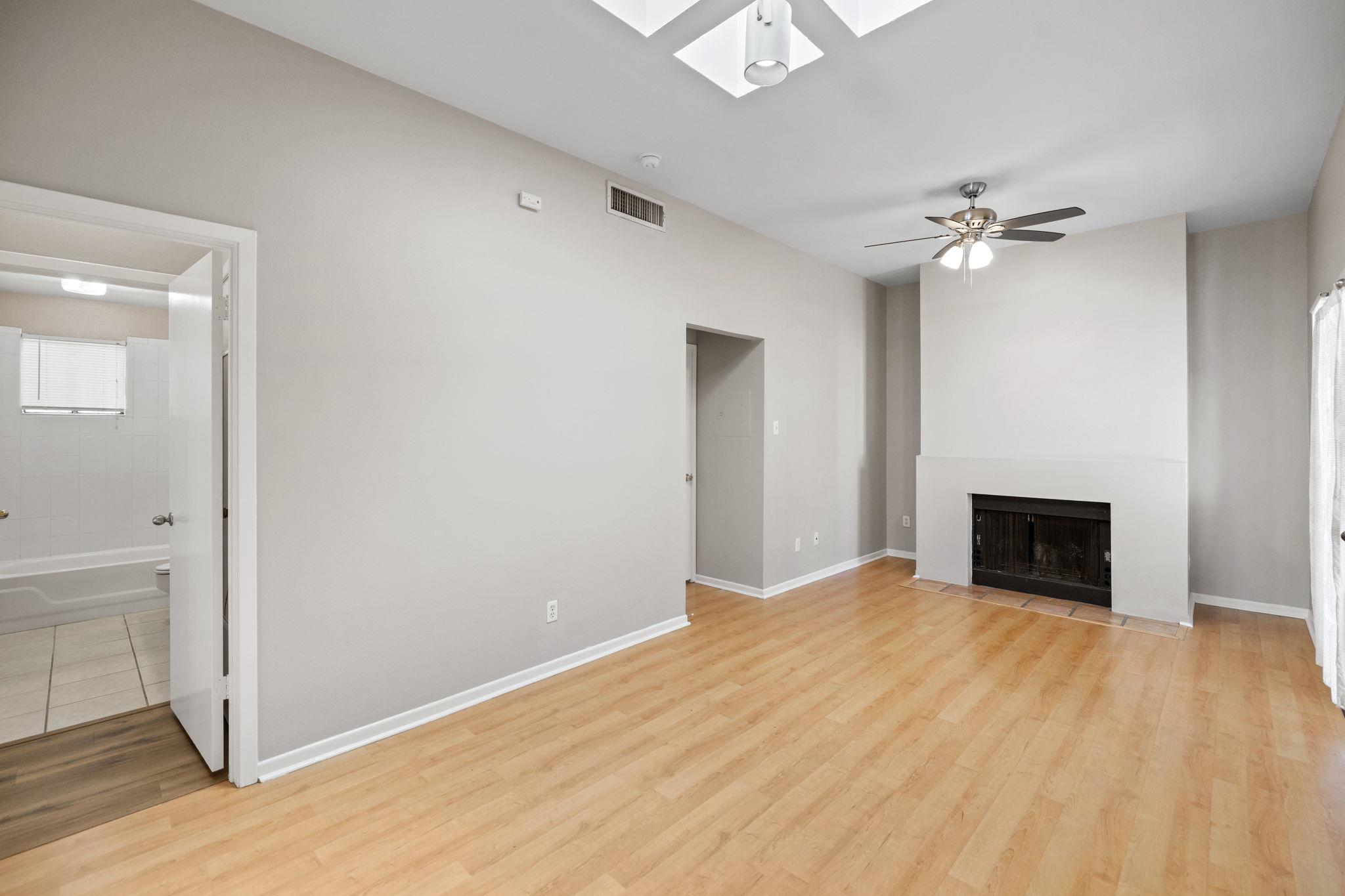 712 GRAHAM Pl # 302, Austin, TX 78705