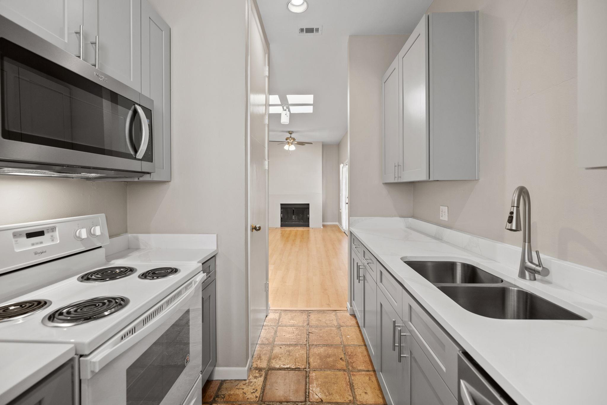 712 GRAHAM Pl # 302, Austin, TX 78705