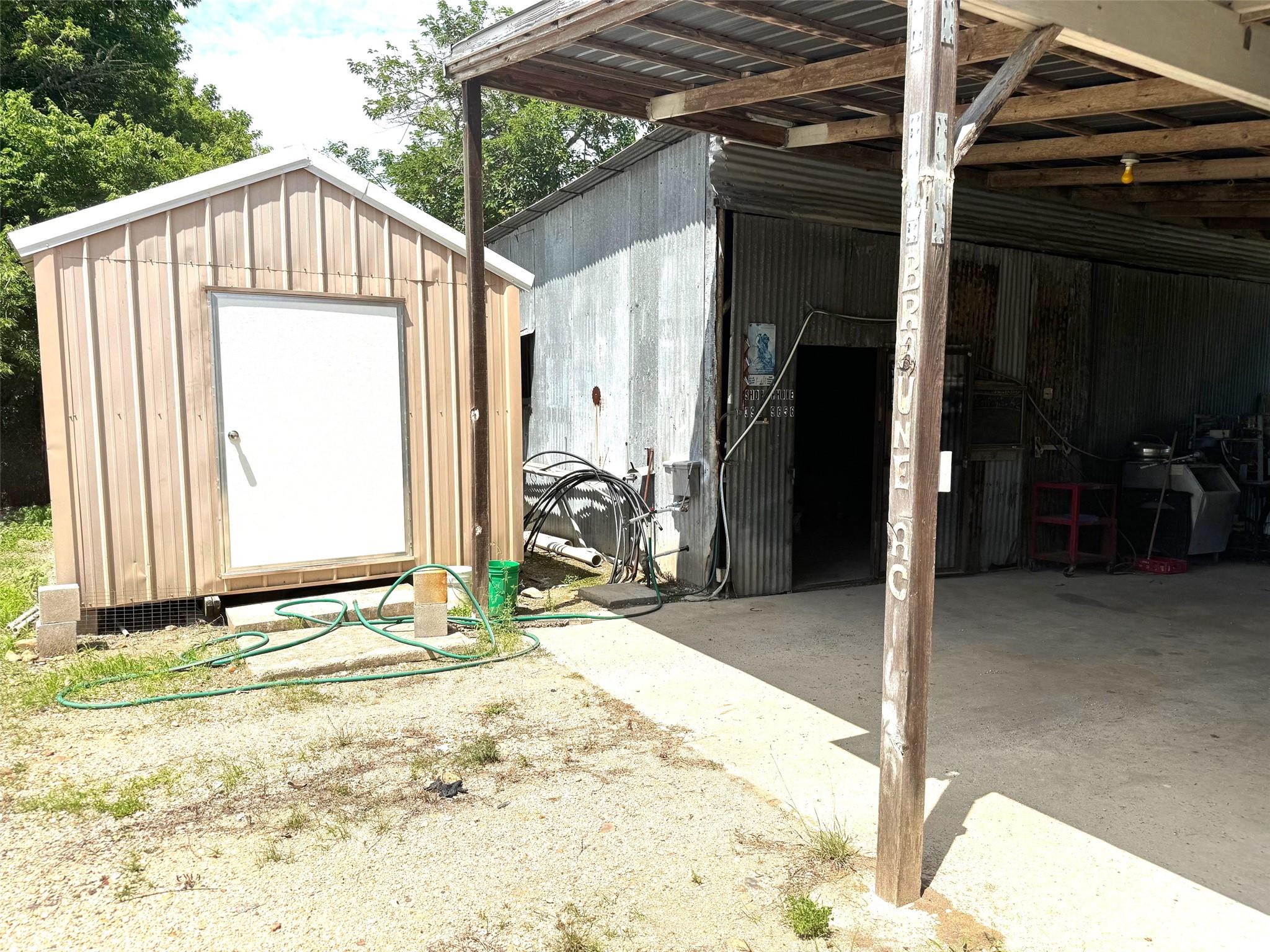 1620 N Pecos St N, Lockhart, TX 78644