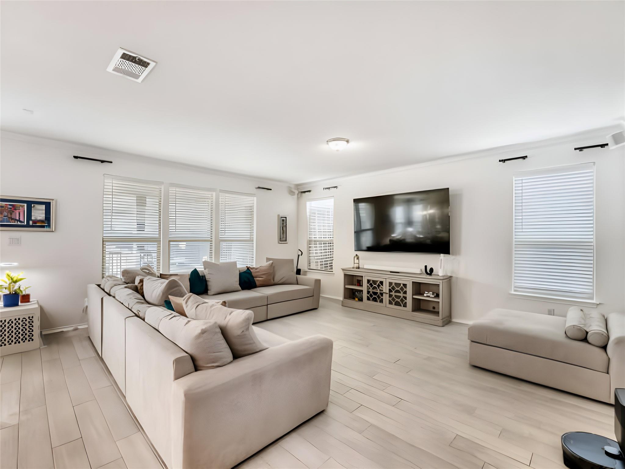 159 Kennicott Dr, Kyle, TX 78640