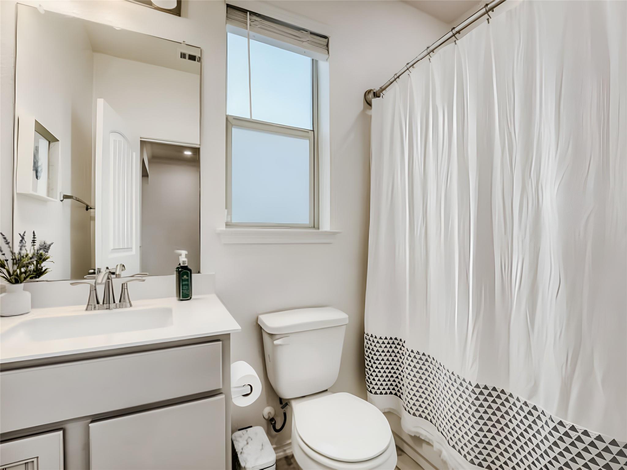 159 Kennicott Dr, Kyle, TX 78640