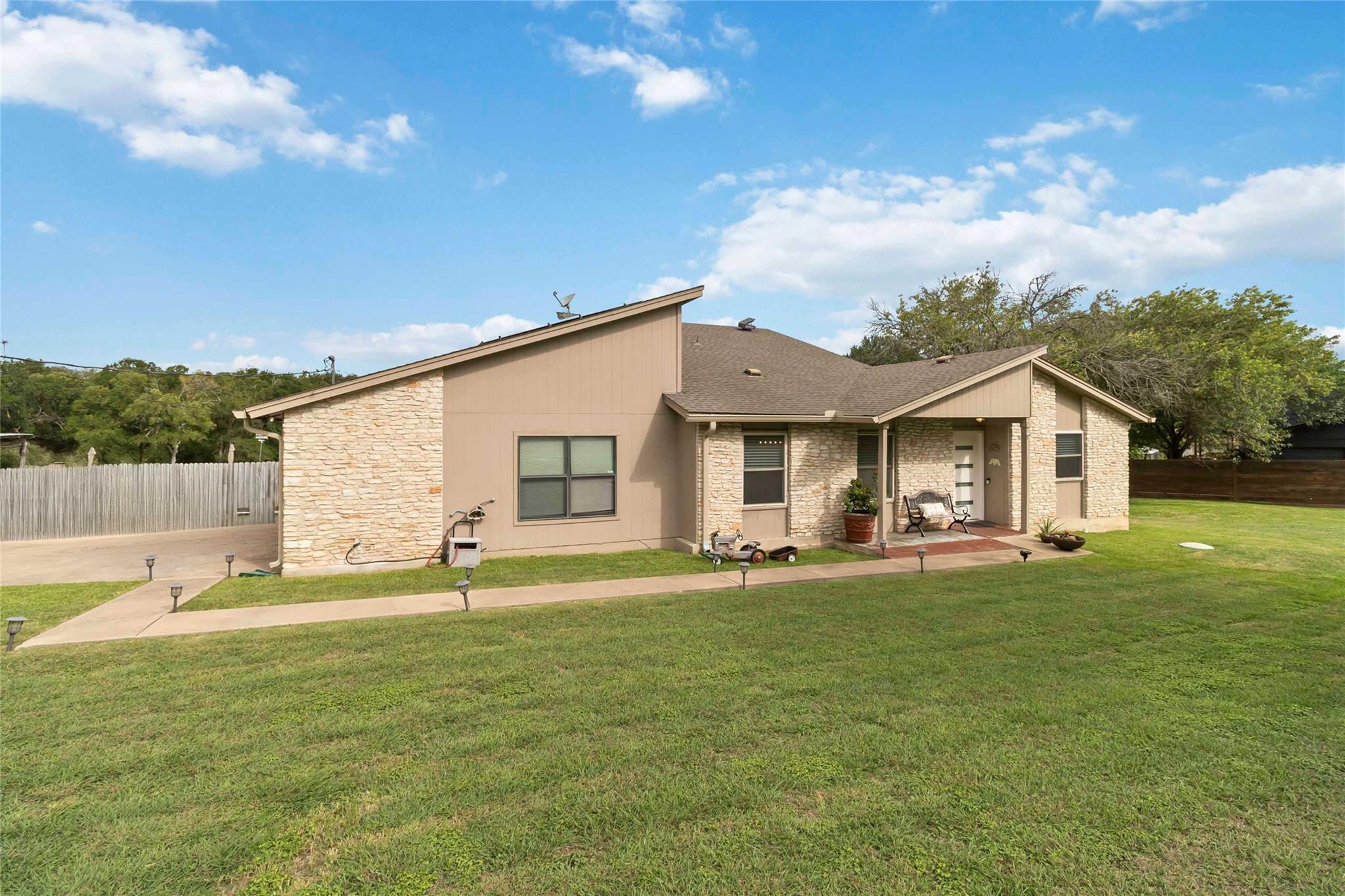 305 Canyon Wren Dr, Buda, TX 78610