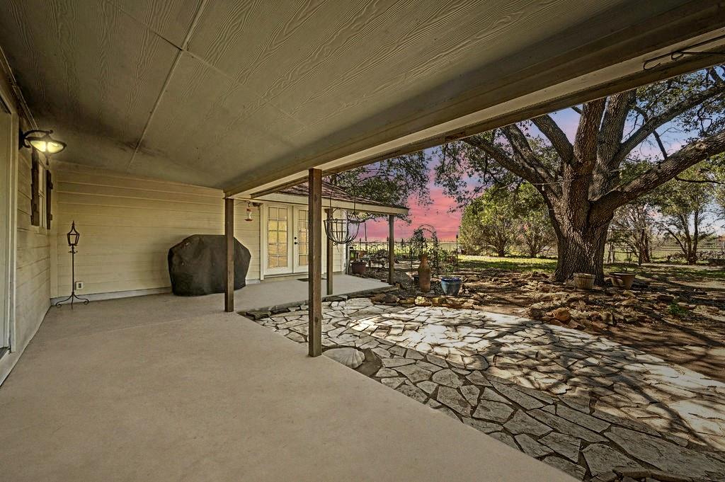 11739 County Road 401, Stockdale, TX 78160