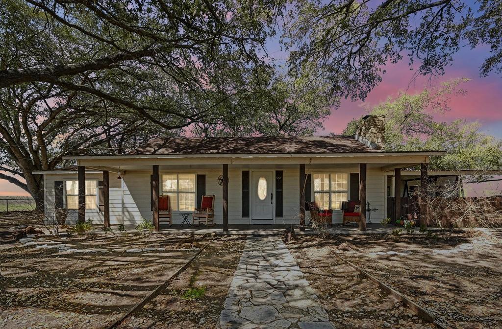 11739 County Road 401, Stockdale, TX 78160