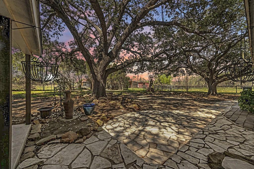 11739 County Road 401, Stockdale, TX 78160