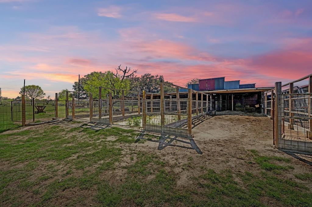 11739 County Road 401, Stockdale, TX 78160