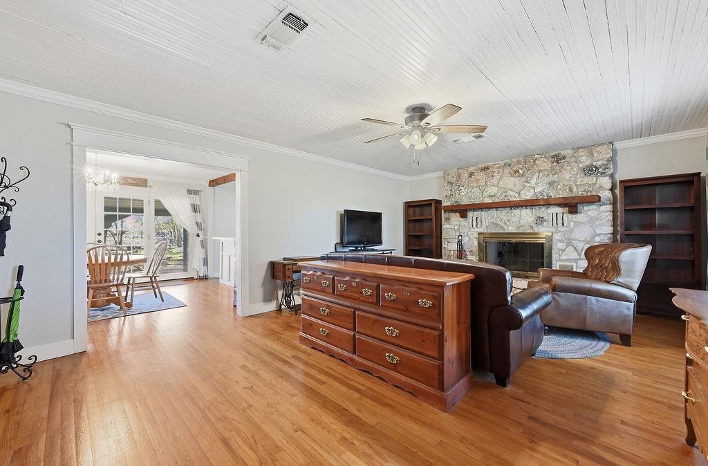 11739 County Road 401, Stockdale, TX 78160