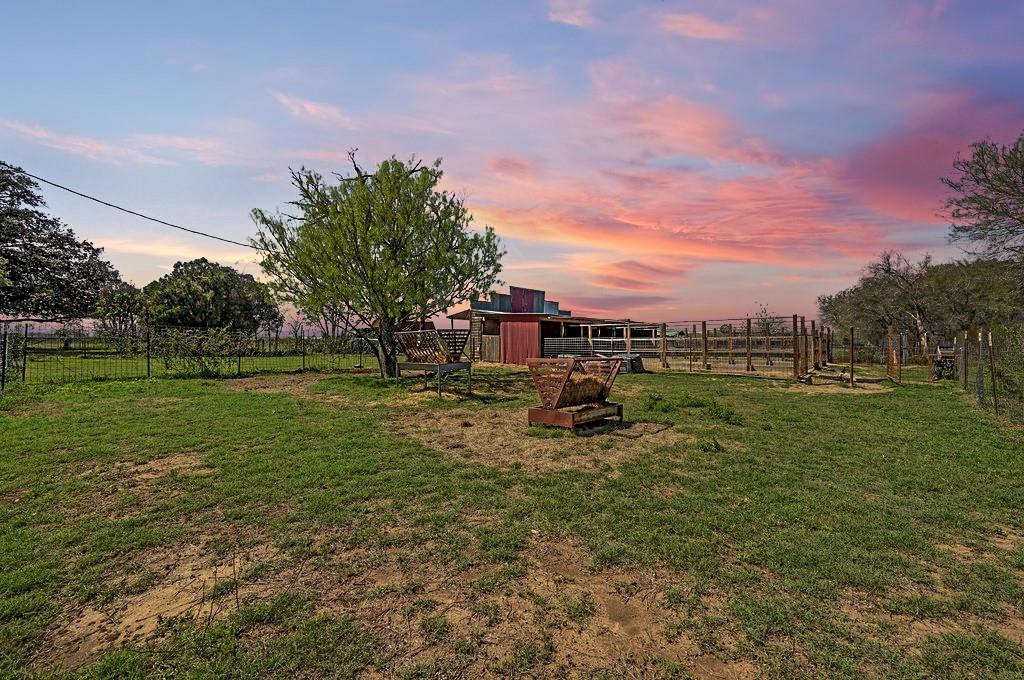 11739 County Road 401, Stockdale, TX 78160